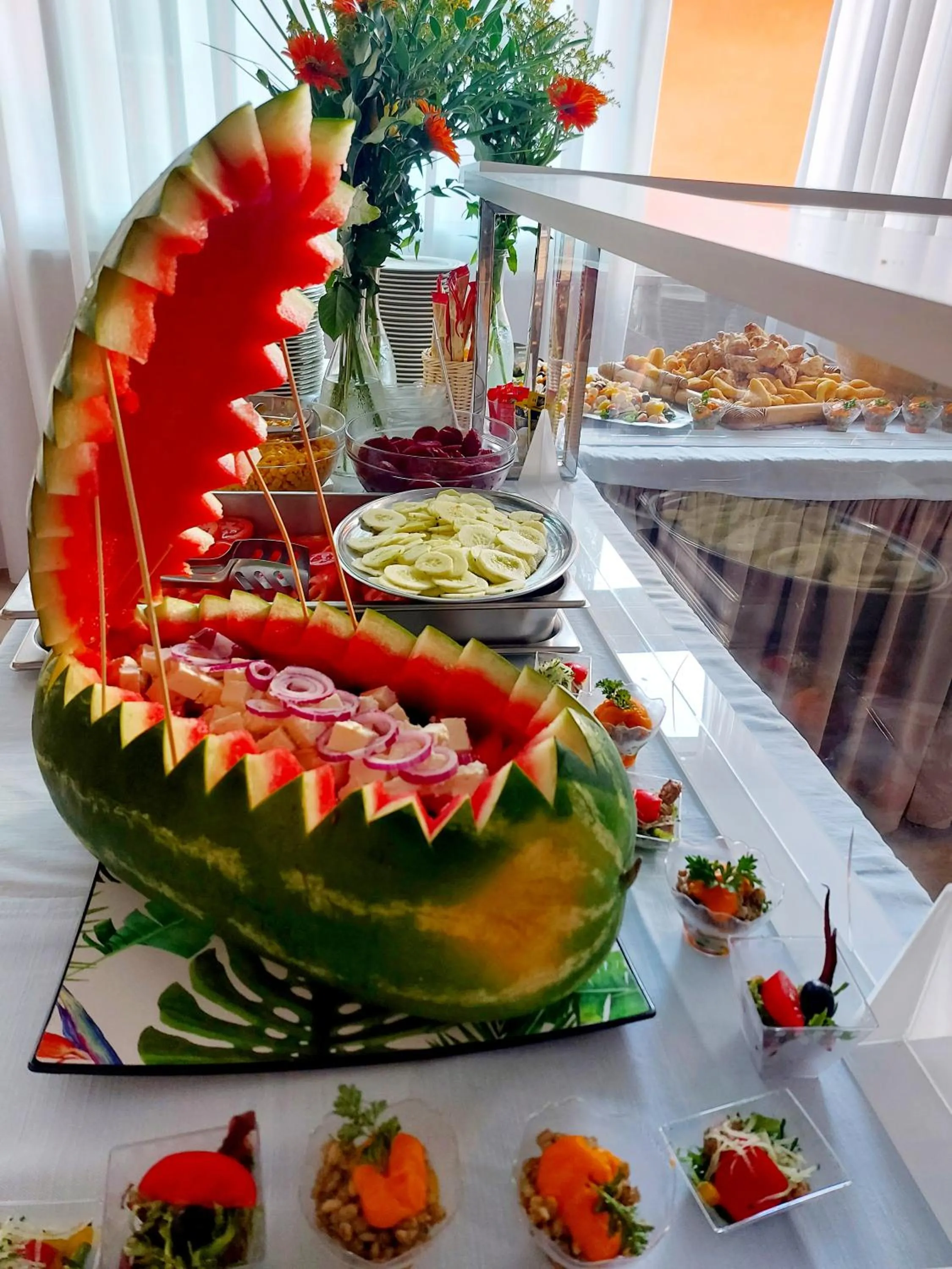 Restaurant/places to eat in Hotel Monica