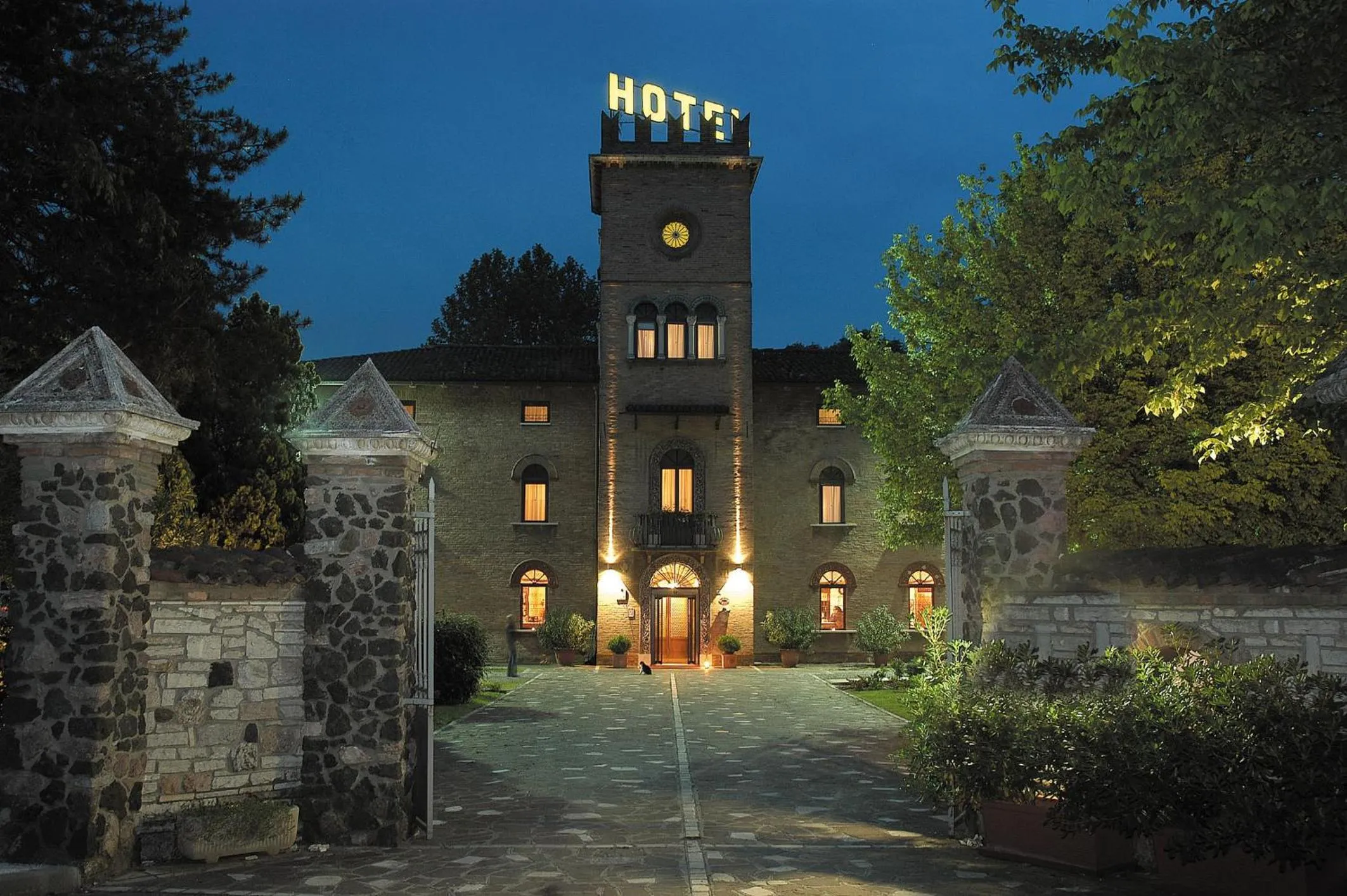 Facade/entrance in Hotel Castello