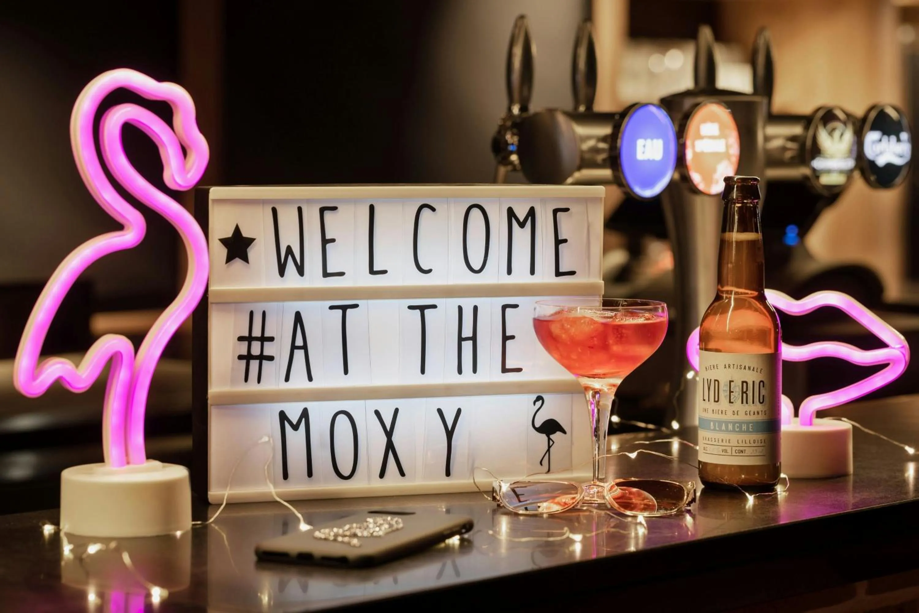 Lounge or bar in Moxy Amiens