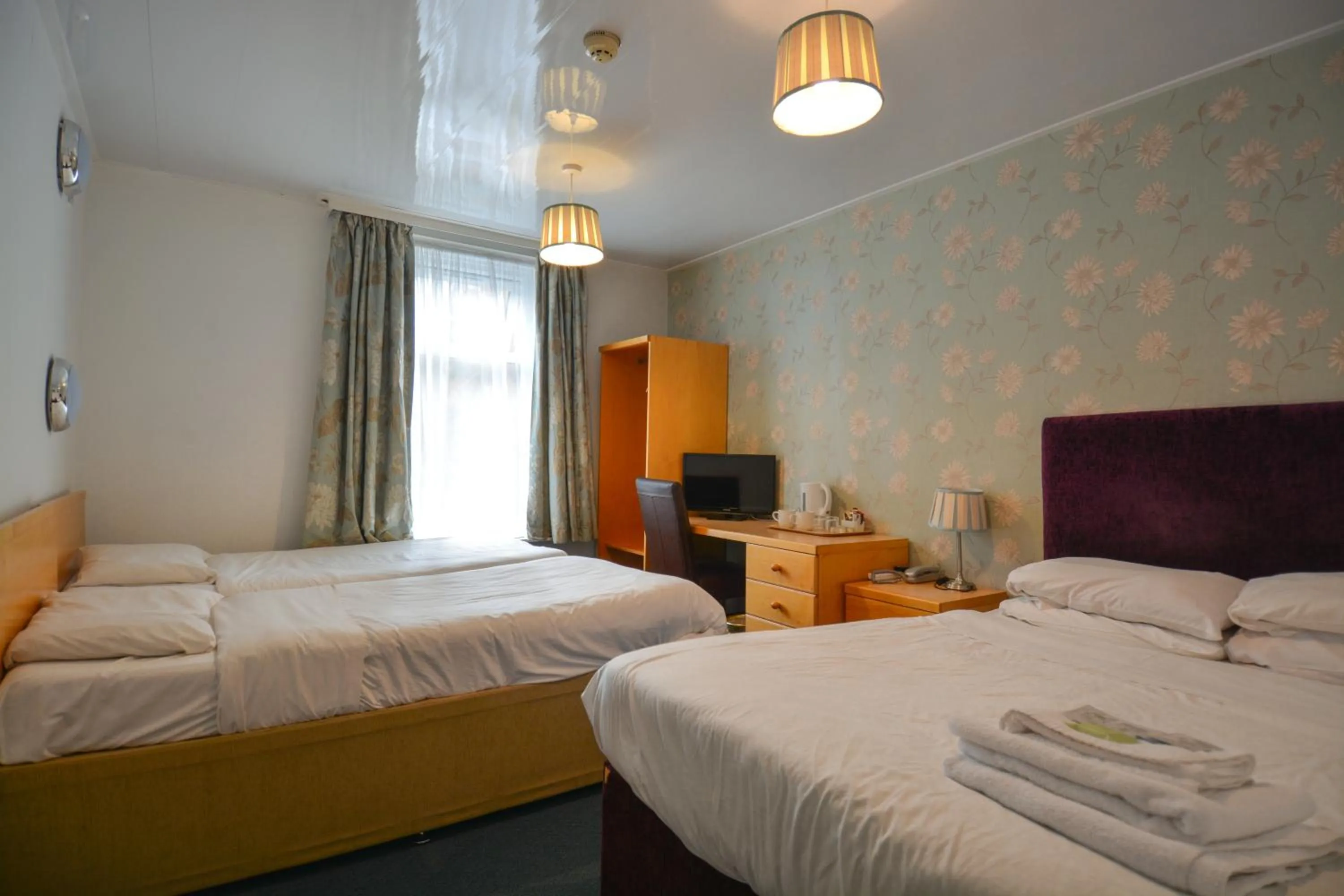 Photo of the whole room, Bed in Luther King House