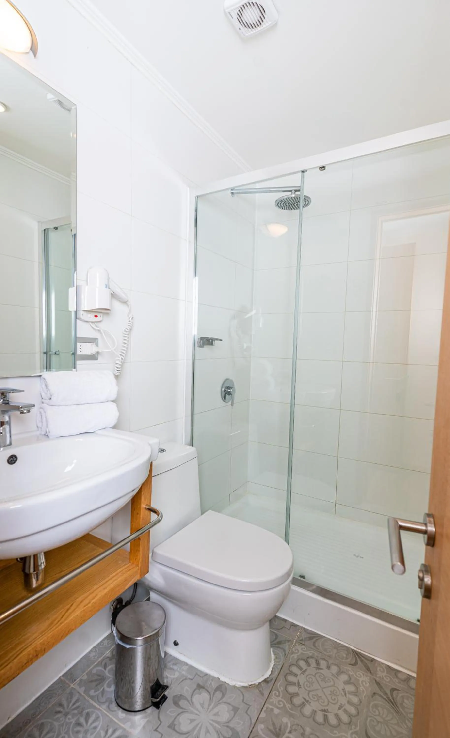 Shower in Tagle Hotel Boutique