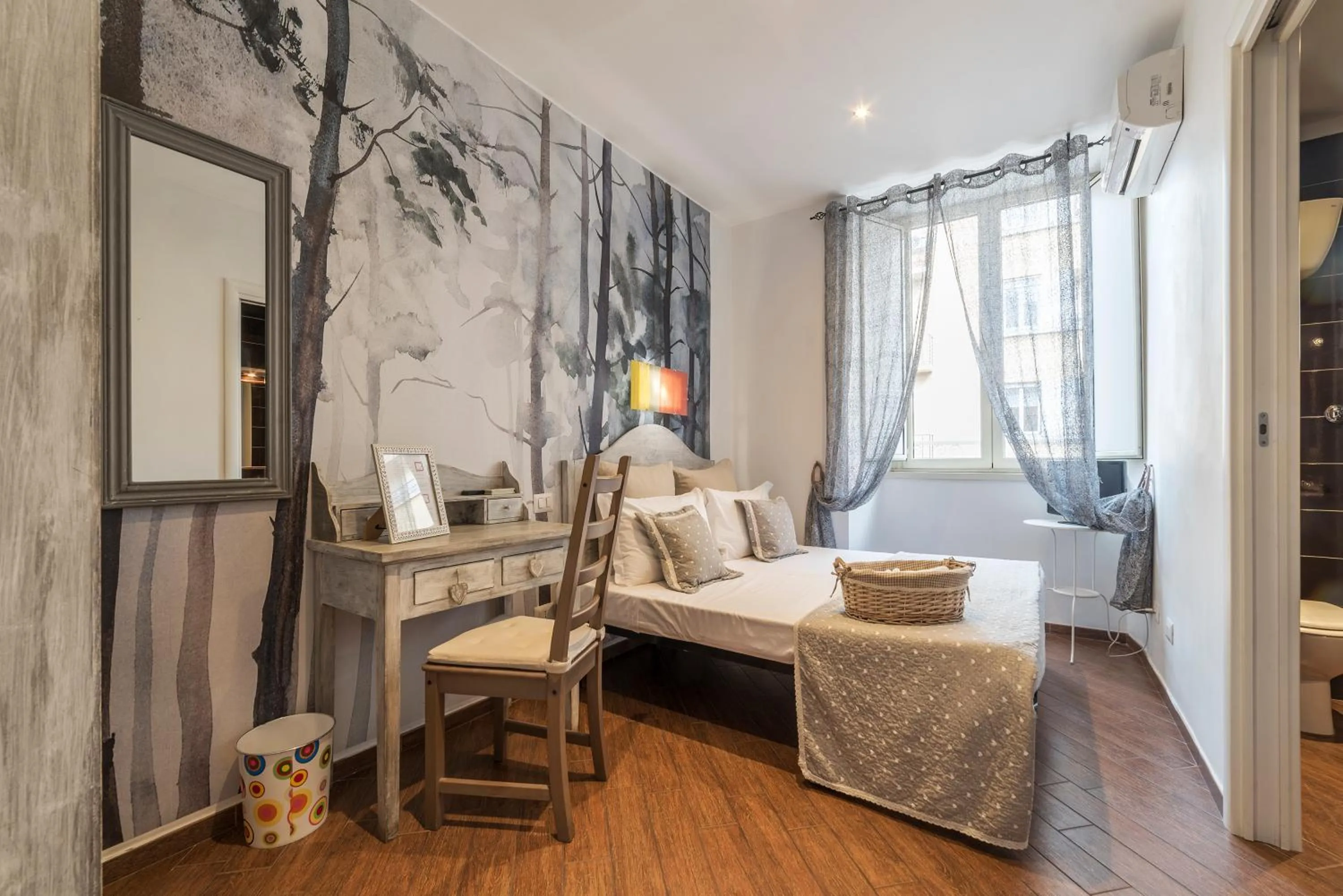 Bedroom, Bed in Be My Guest