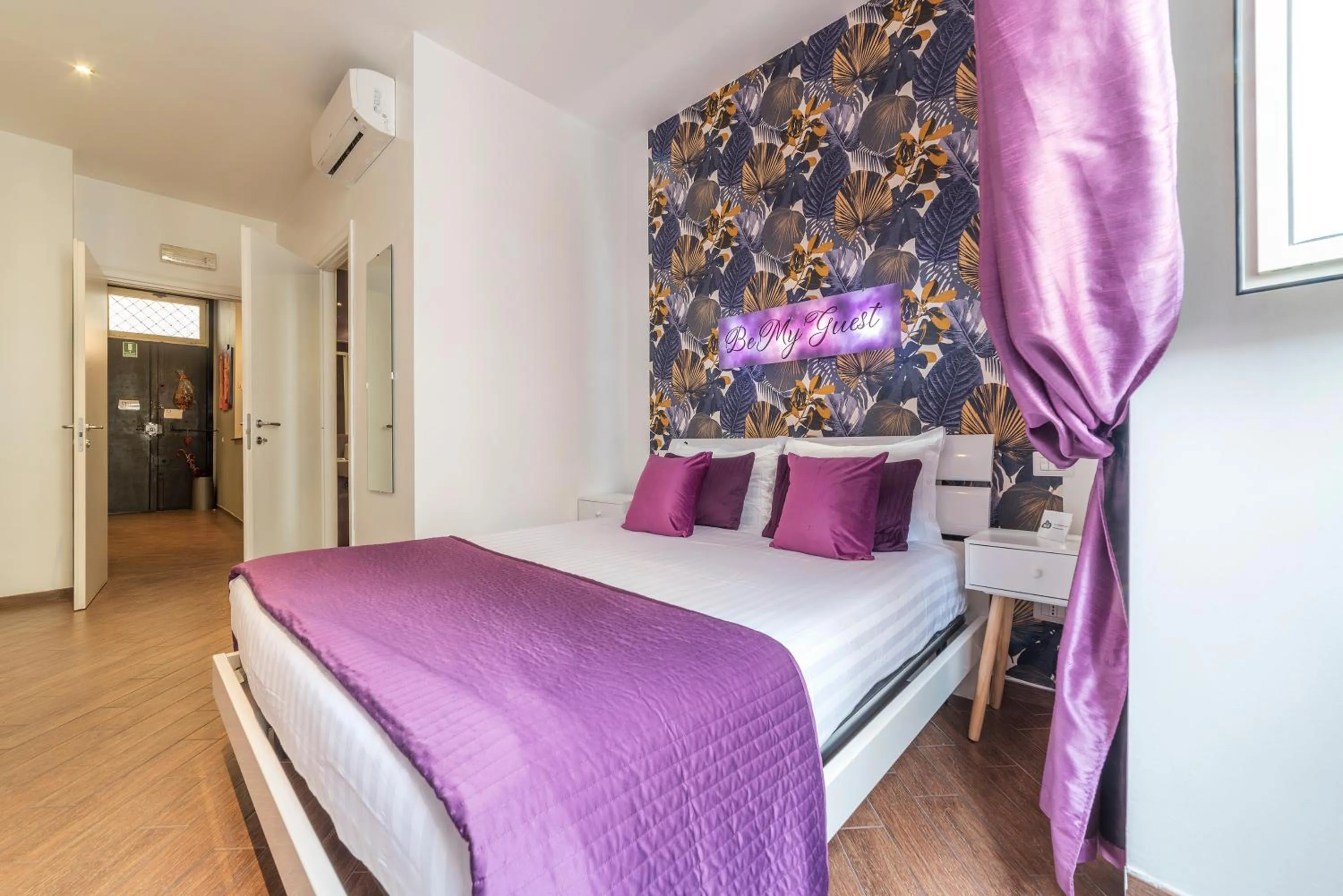 Bedroom, Bed in Be My Guest