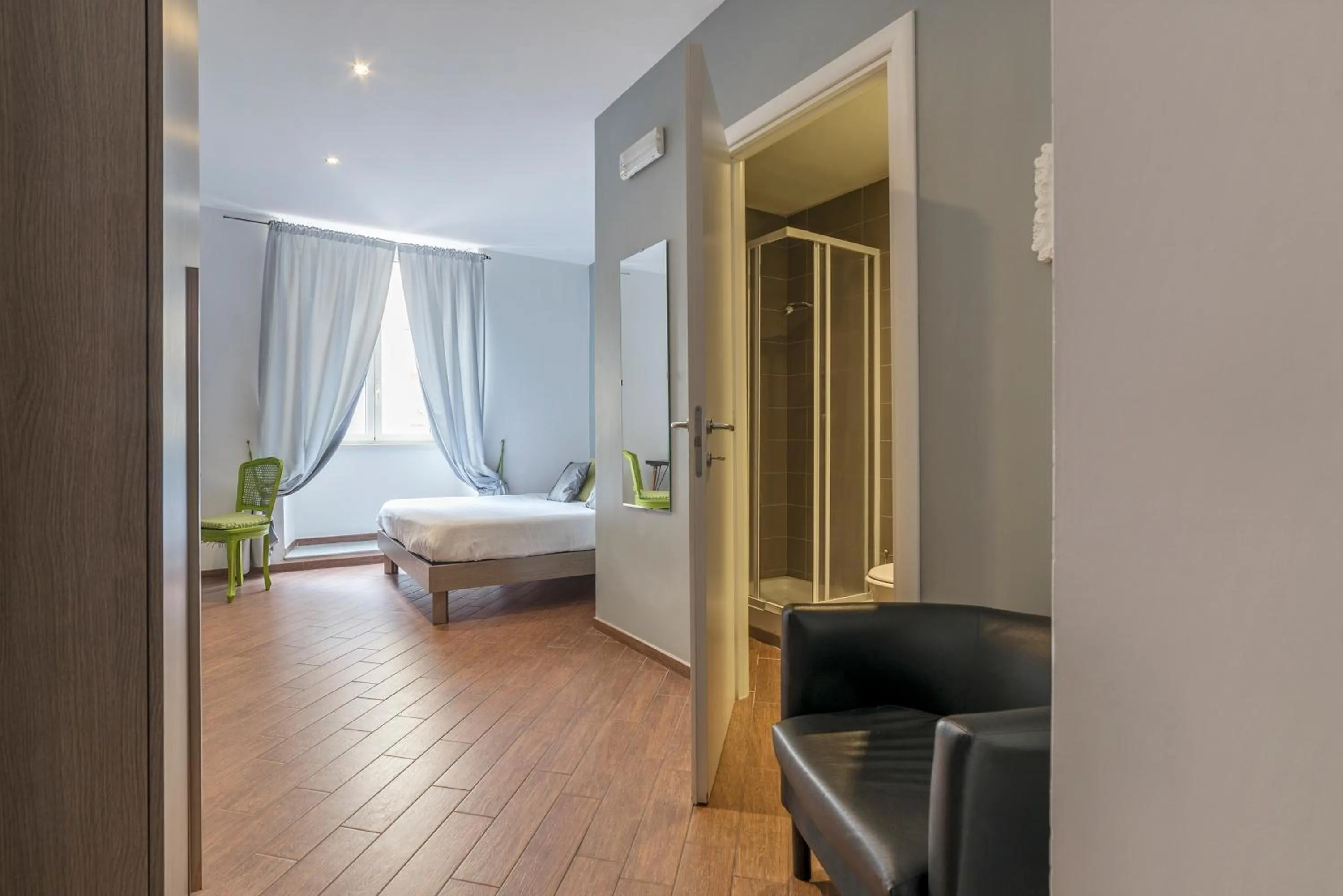 Bedroom, Bed in Be My Guest