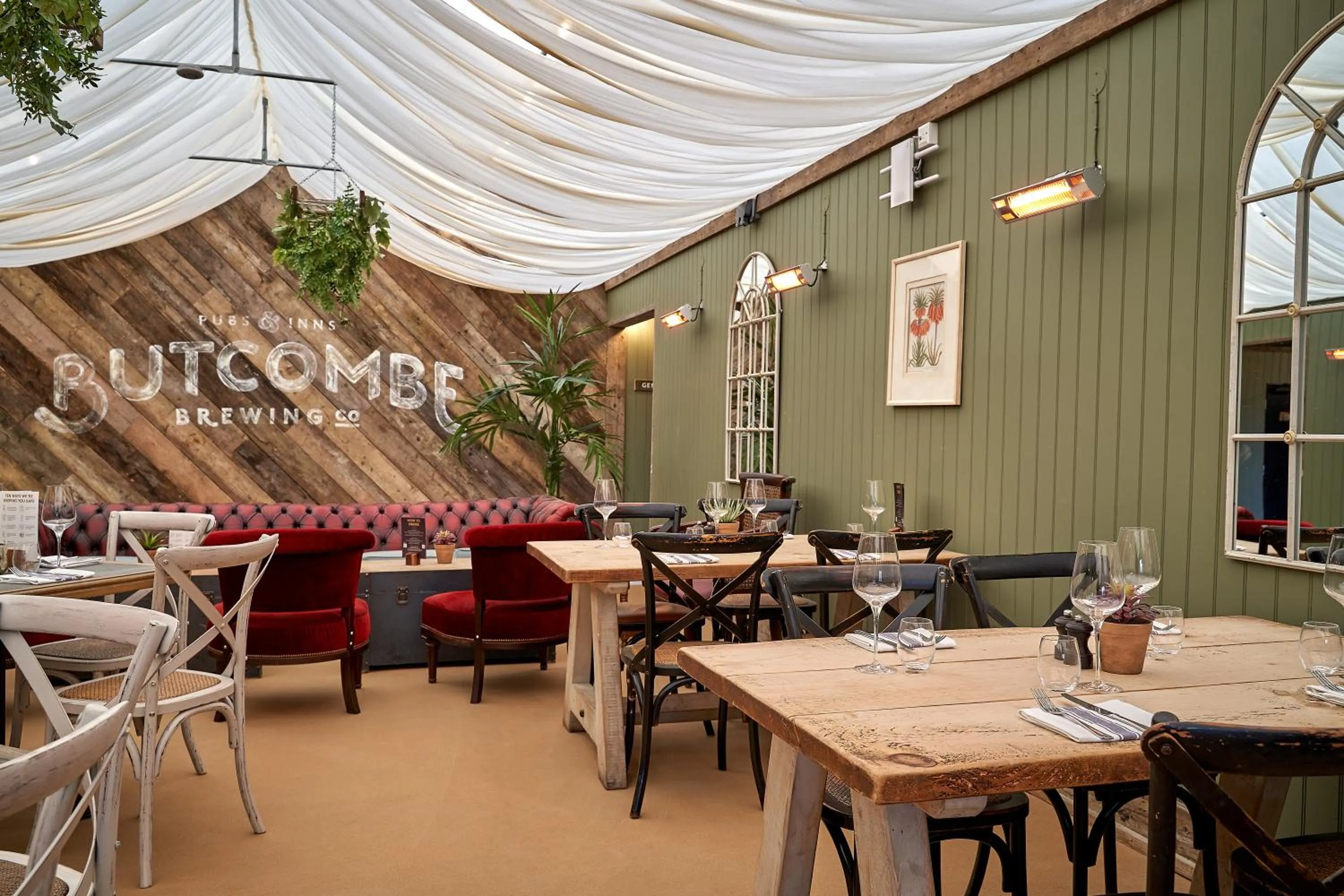 Restaurant/places to eat in The Horse And Groom Inn