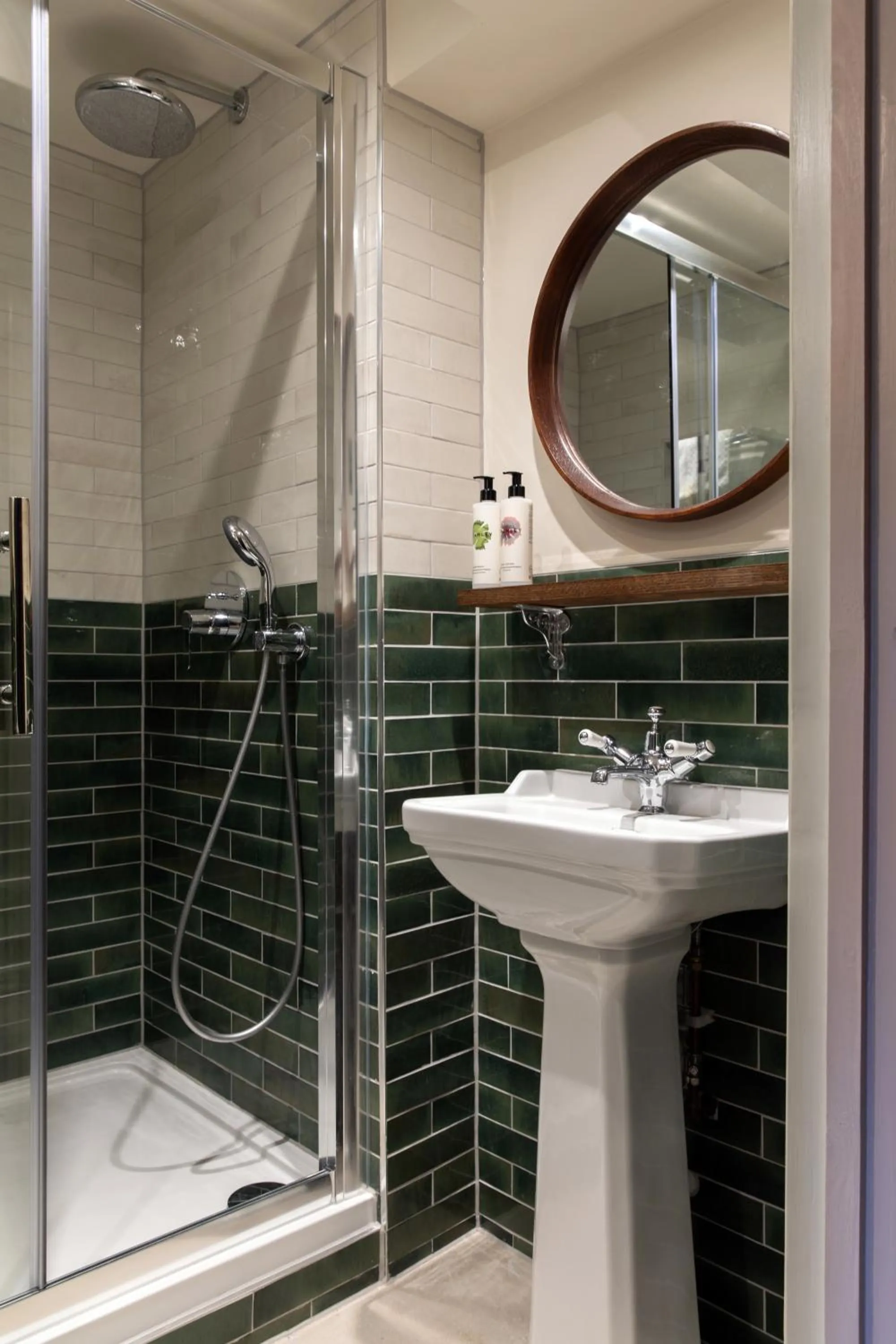 Bathroom in The Carnarvon Arms