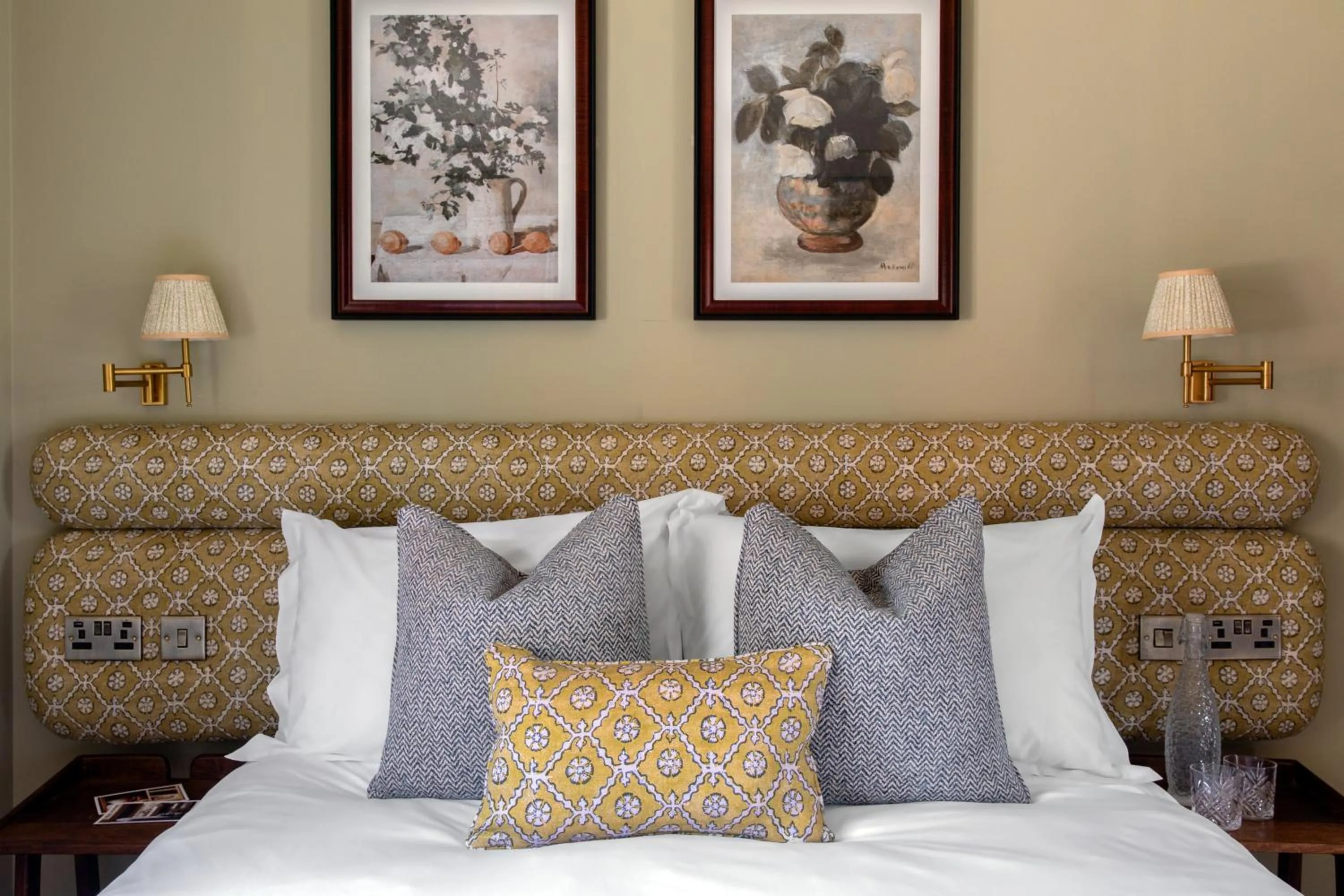 Bedroom, Bed in The Carnarvon Arms