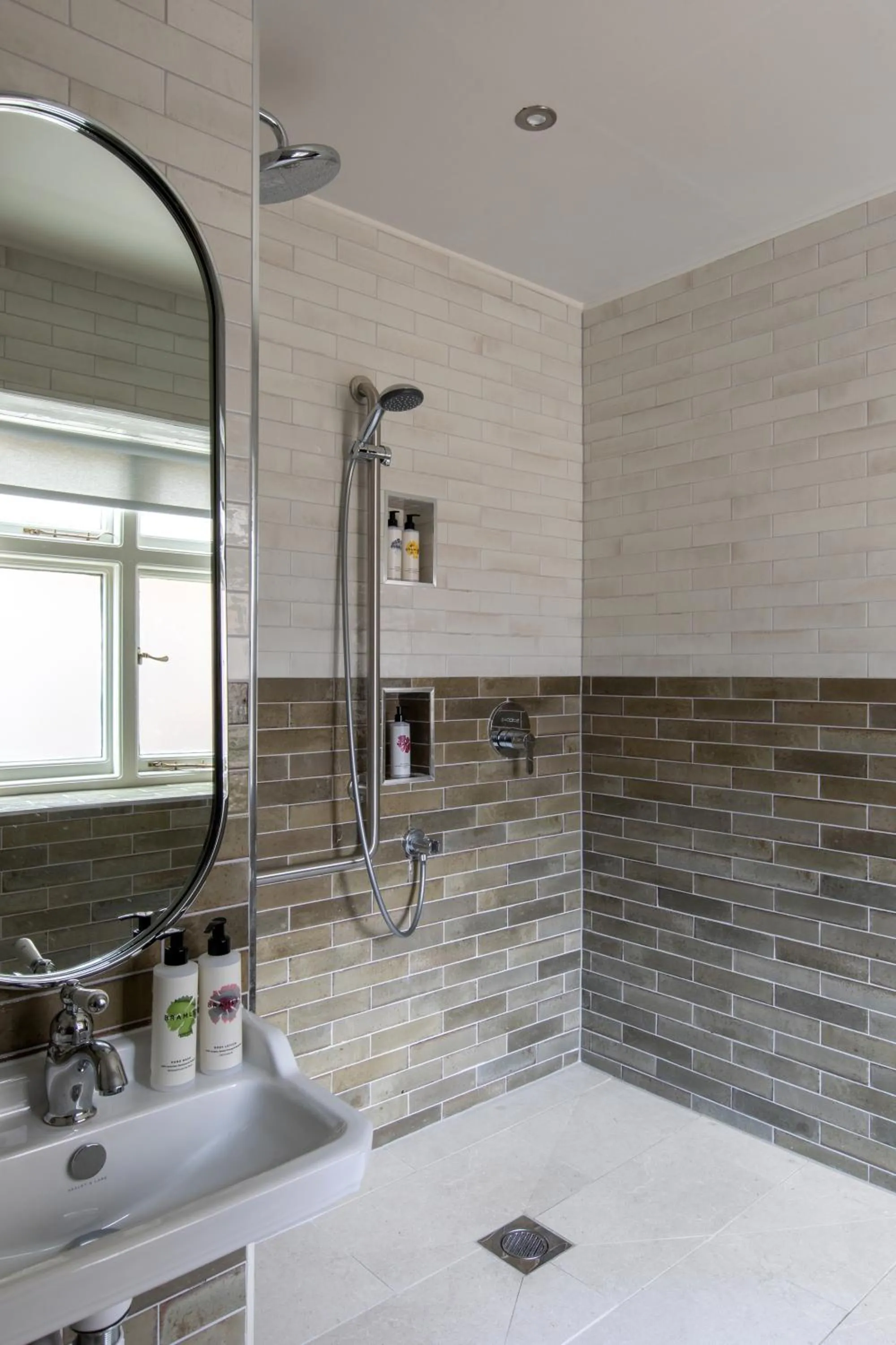 Bathroom in The Carnarvon Arms