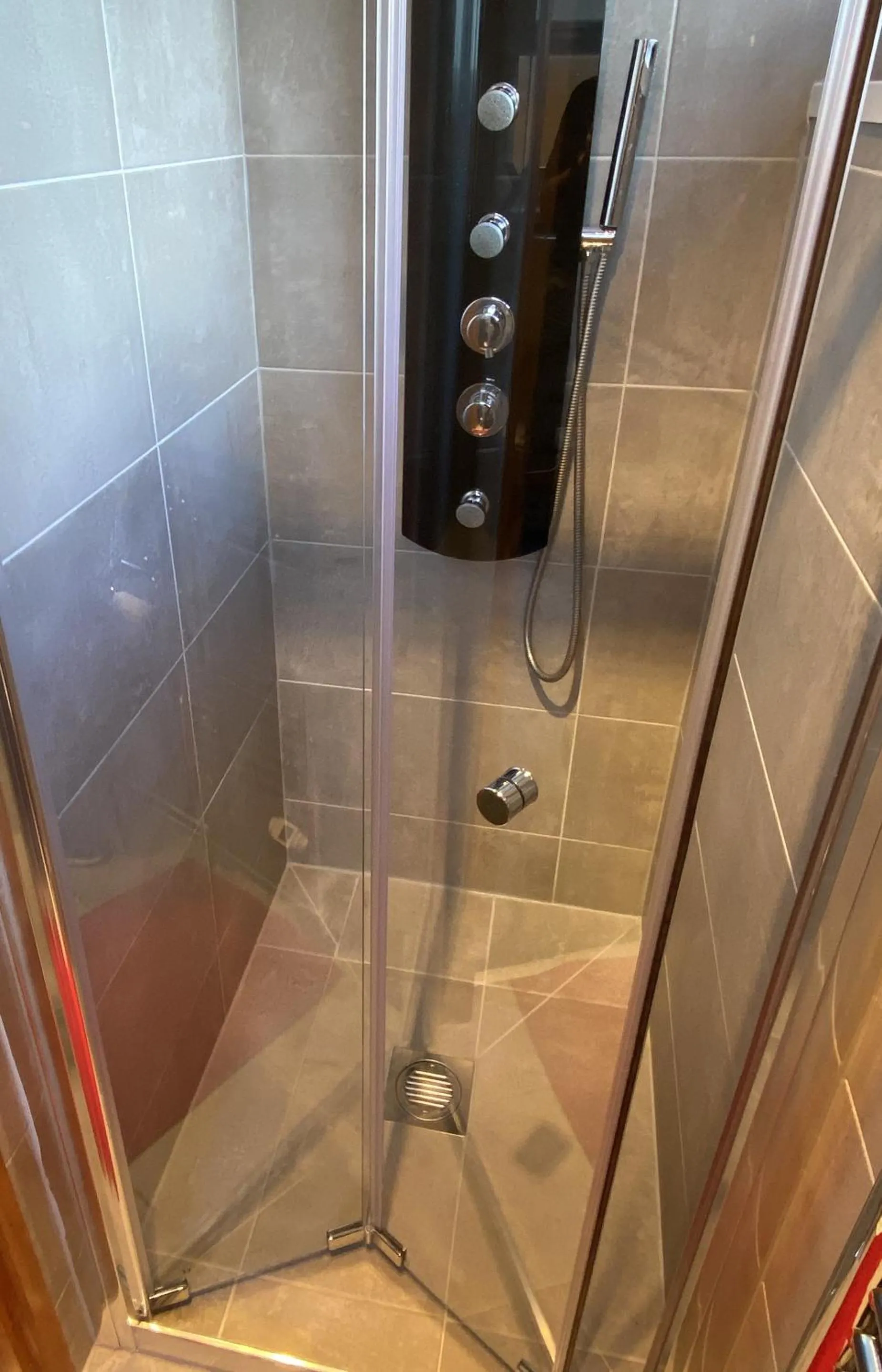 Bathroom in Inn Cardiff