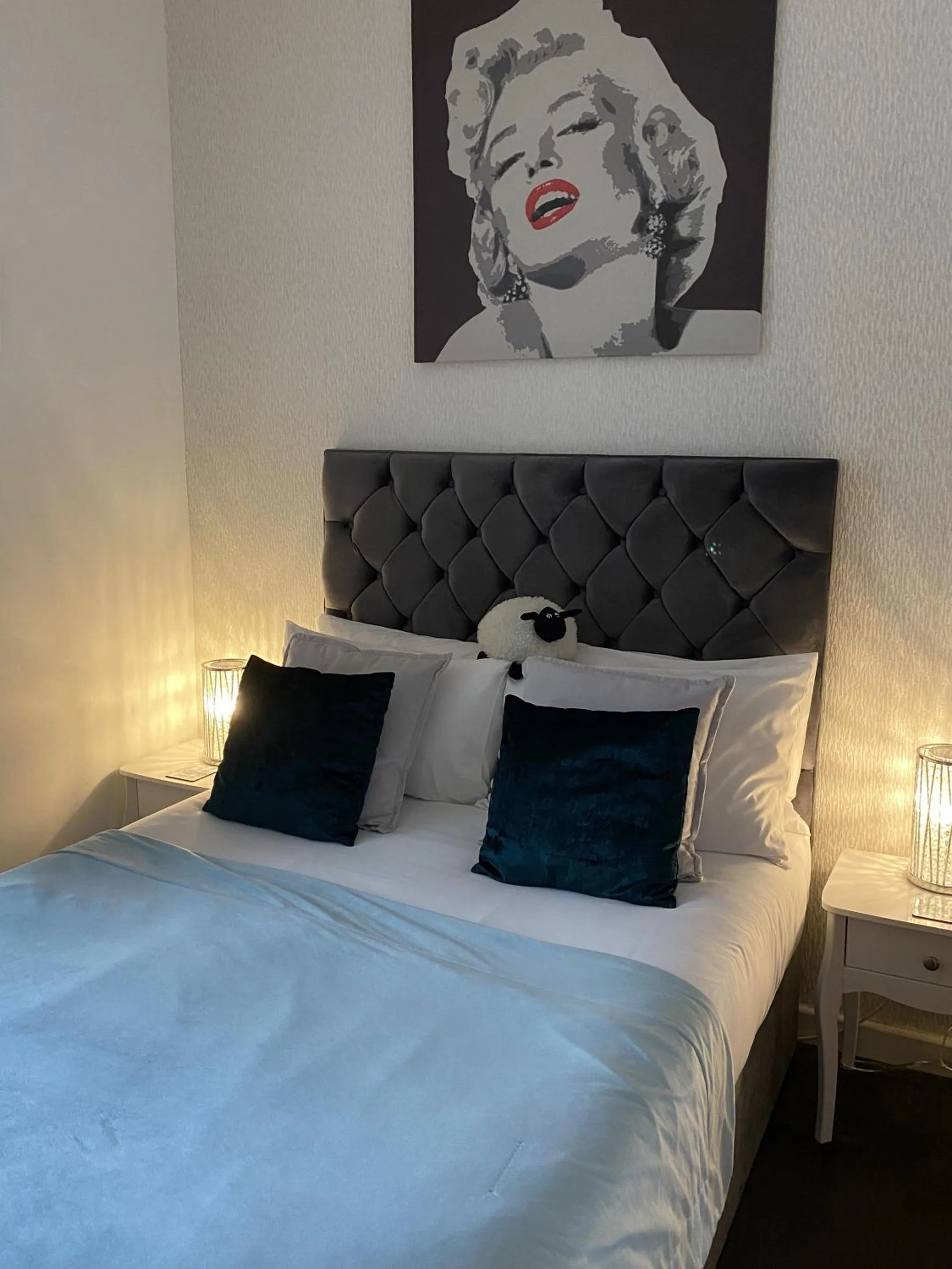 Bedroom in Inn Cardiff