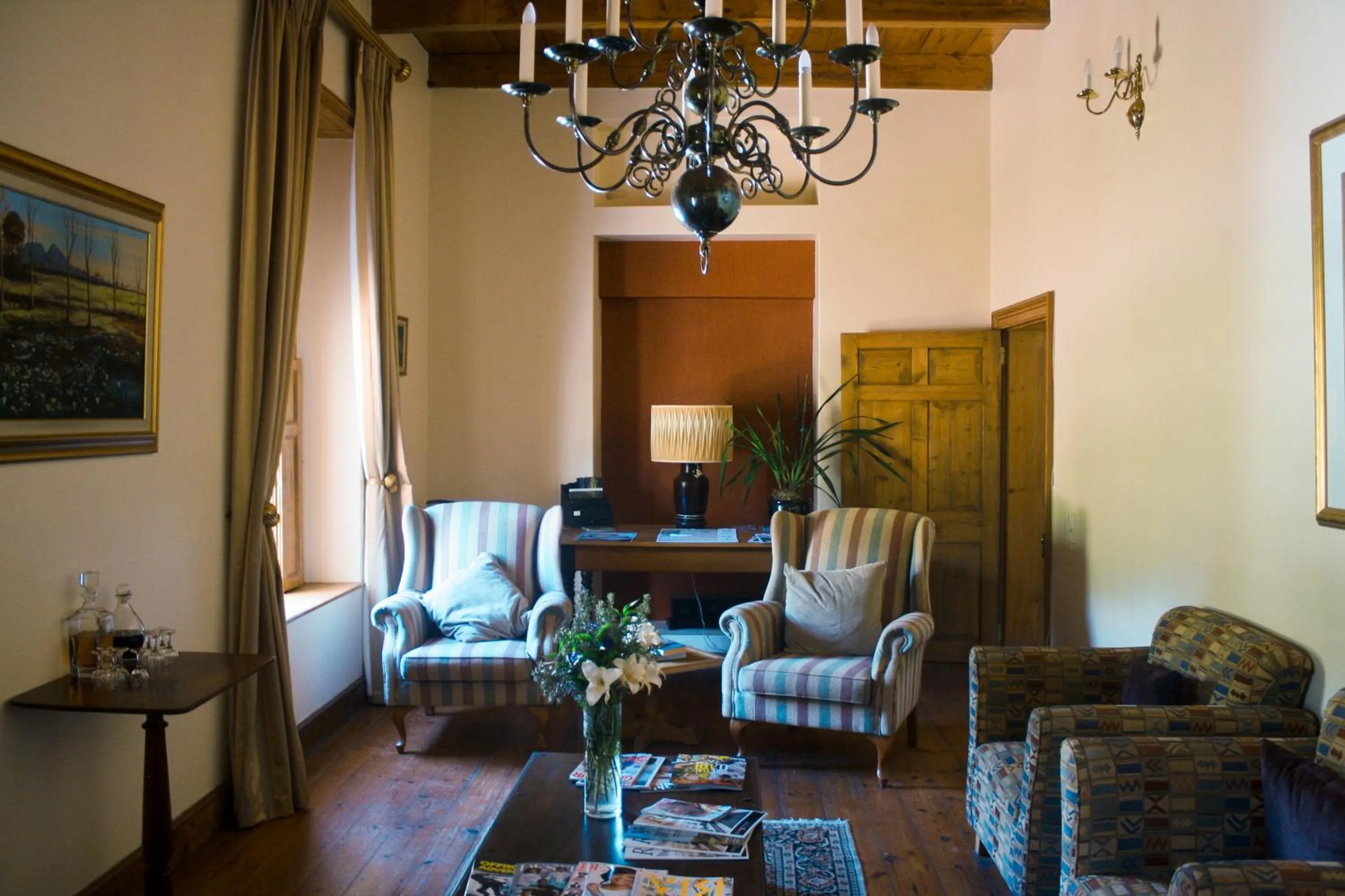 Communal lounge/ TV room in Basse Provence Country House