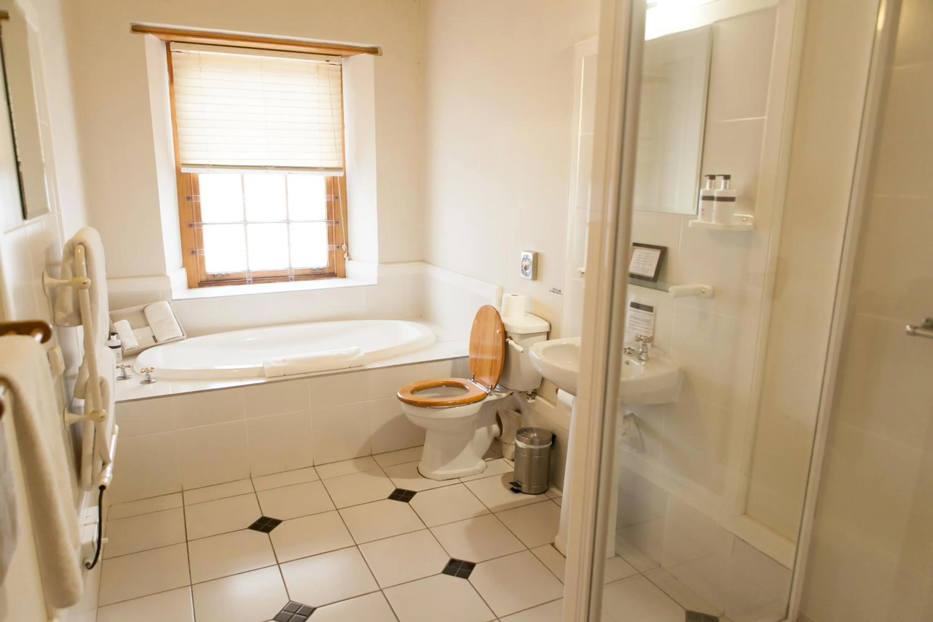 Bathroom in Basse Provence Country House
