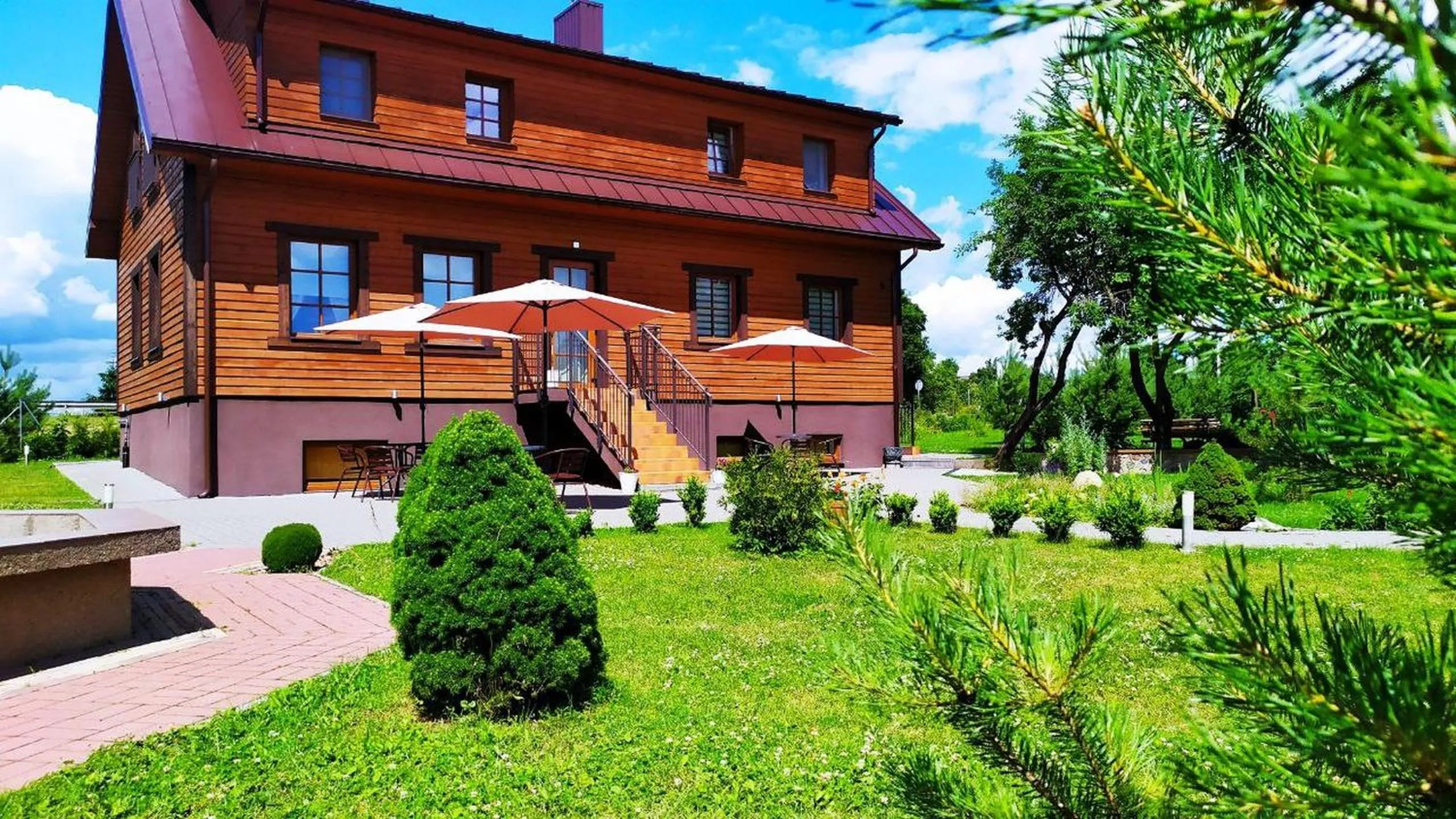 Facade/entrance in "Trakaitis" nameliai