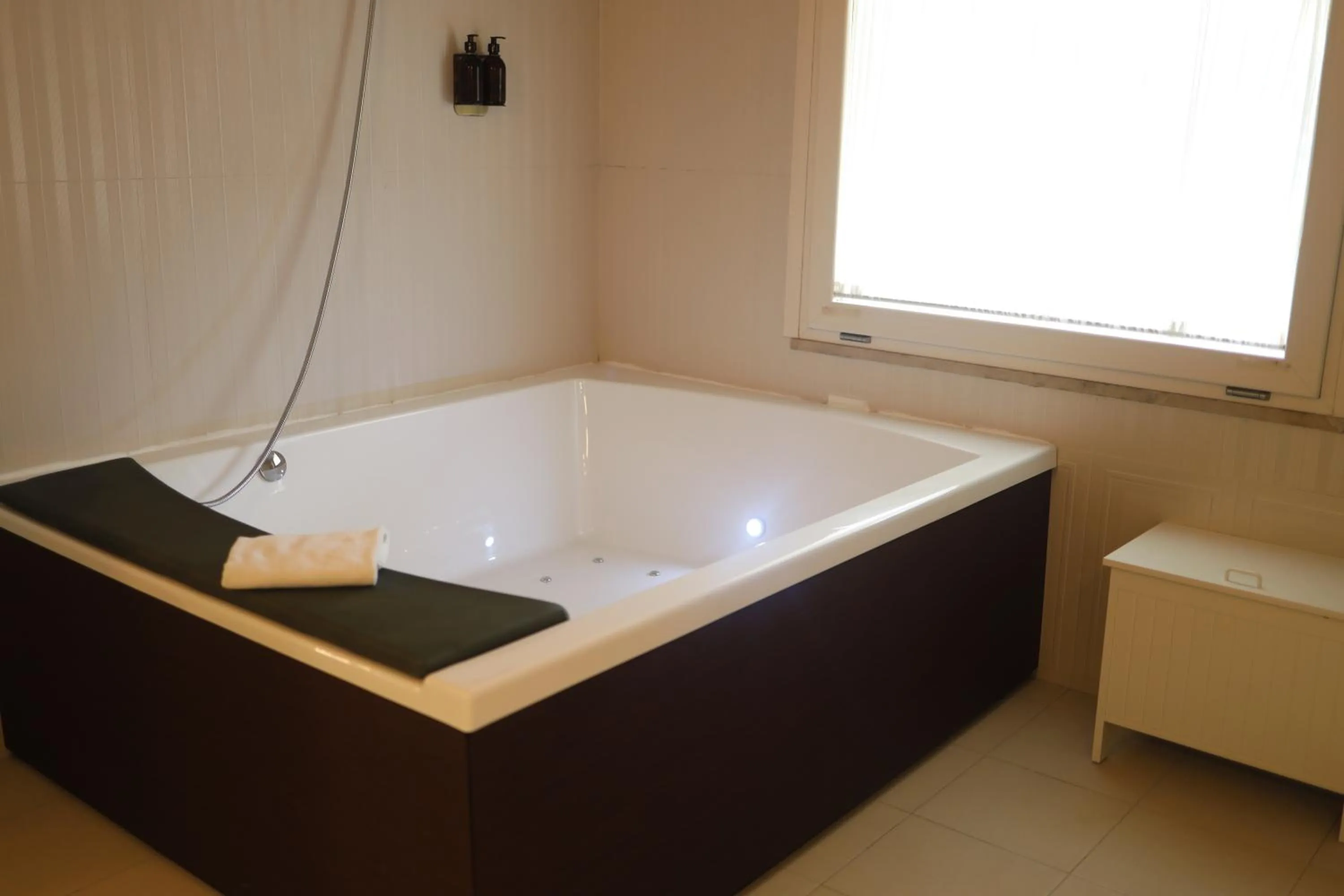 Hot Tub in Virginia Resort & Spa - Adults Only