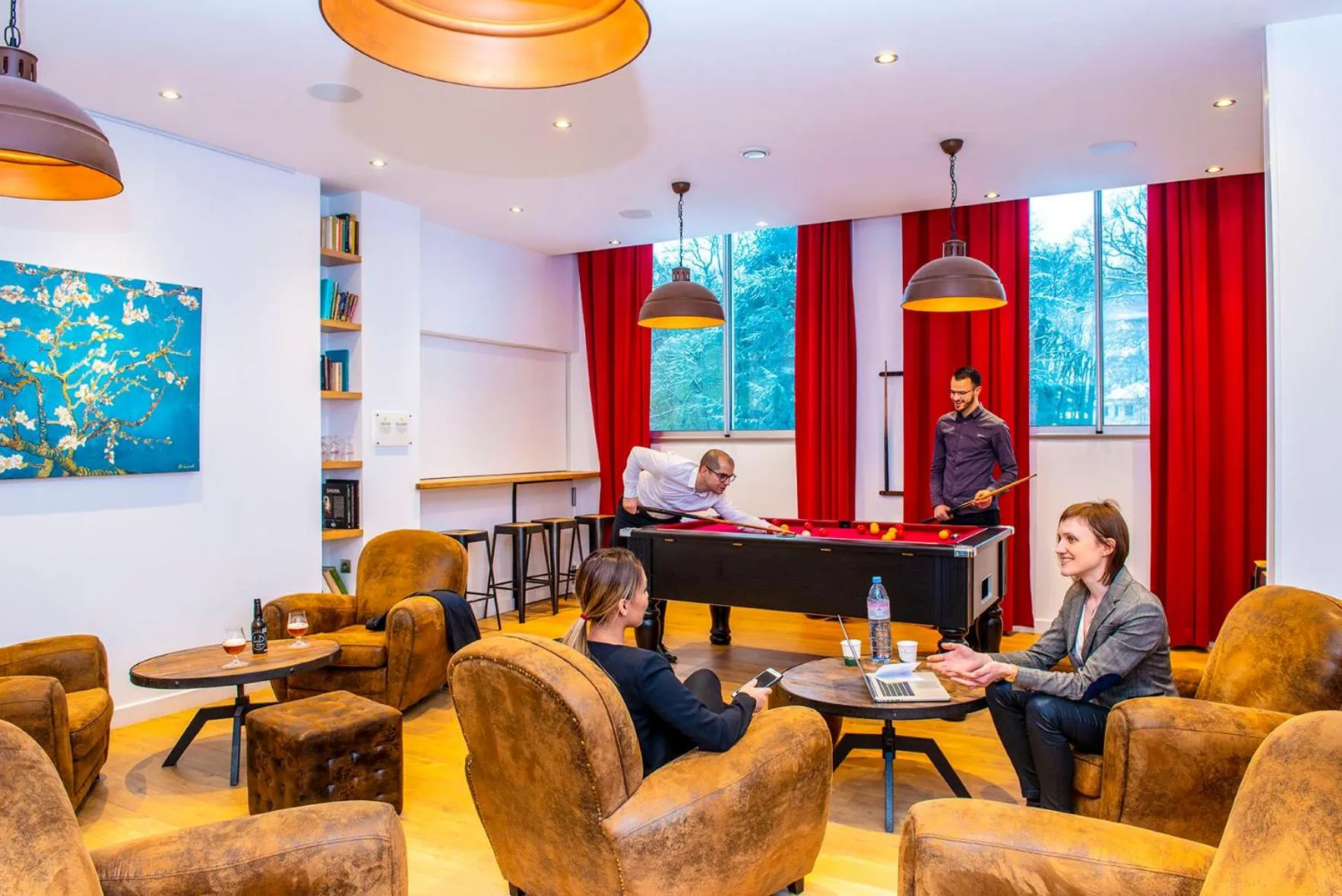 Communal lounge/ TV room in Le Green des Impressionnistes