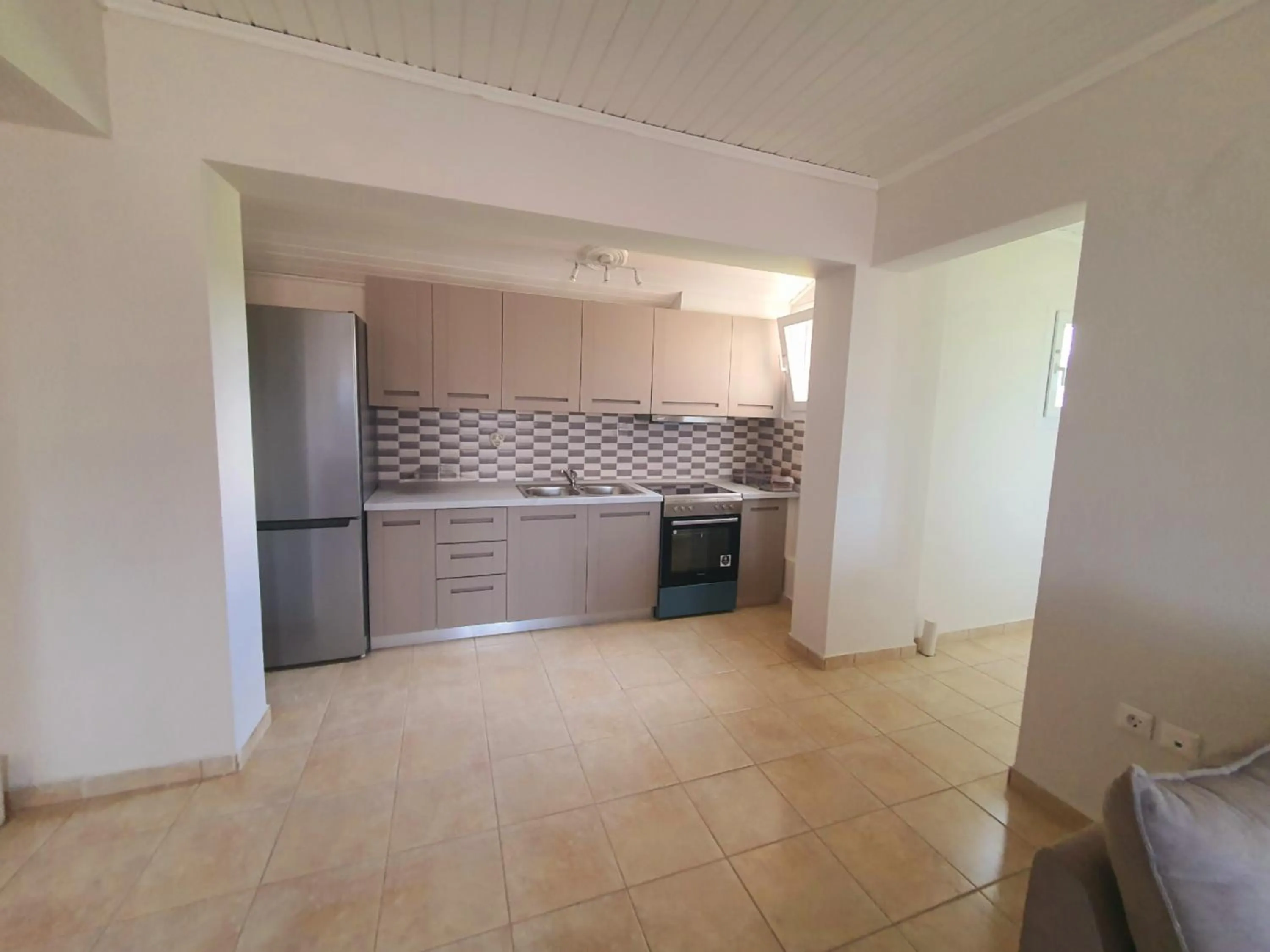 Kitchen or kitchenette in BELLA De LUX APTS