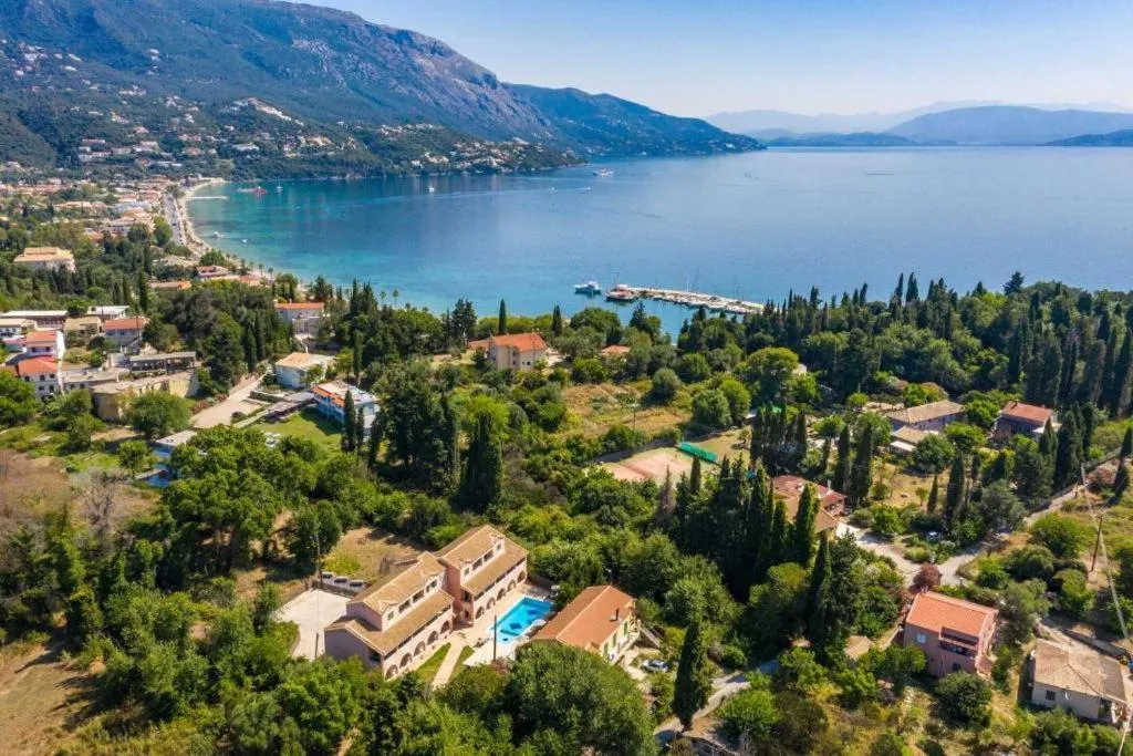 Quiet street view in BELLA De LUX APTS