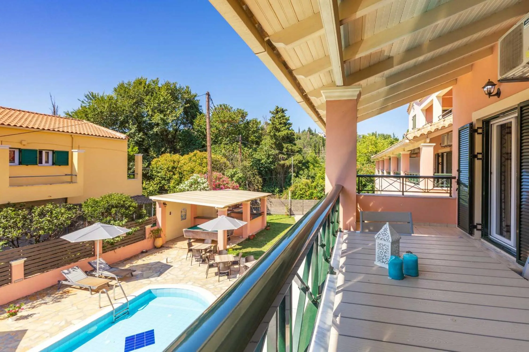 Balcony/Terrace in BELLA De LUX APTS