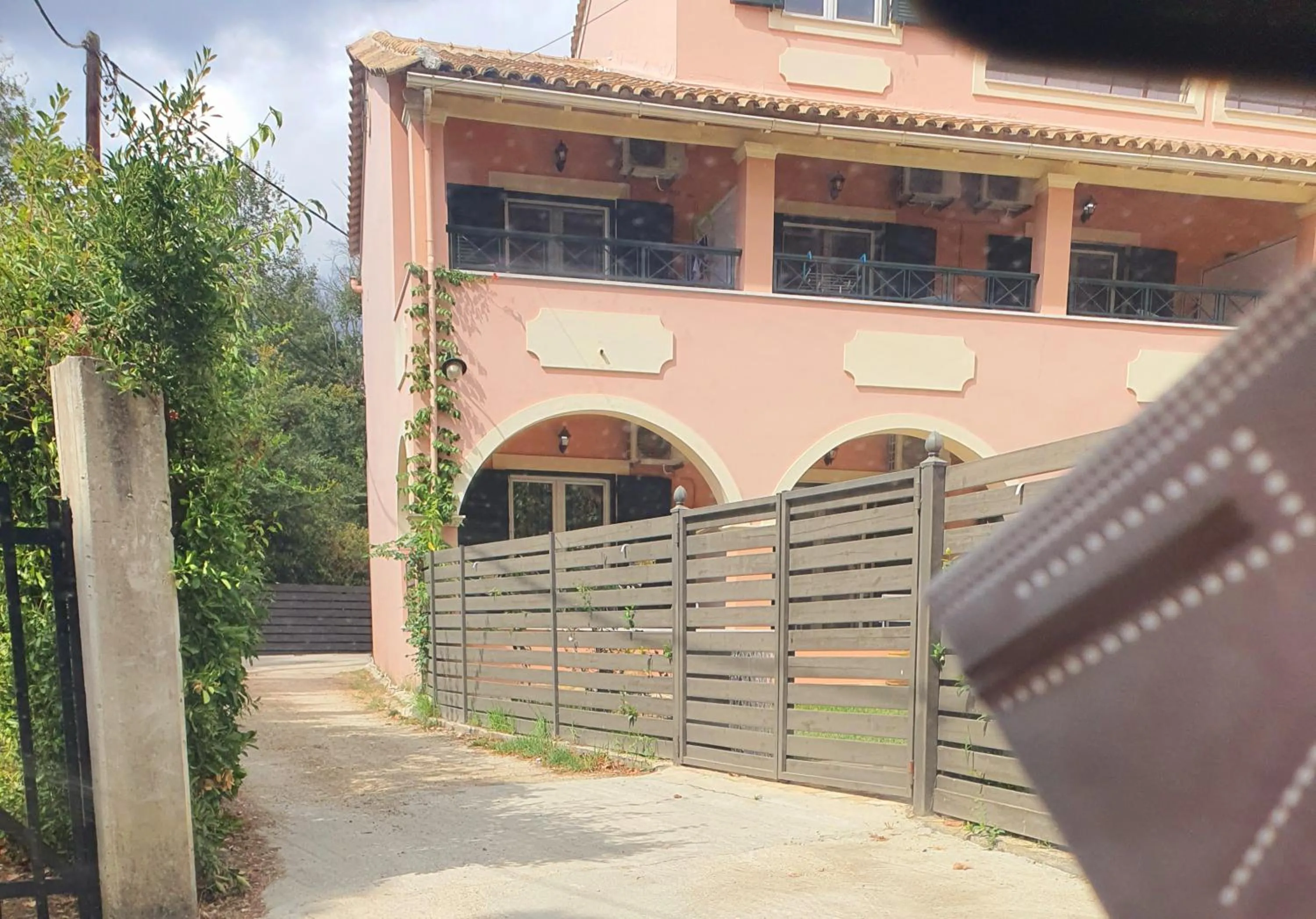 Quiet street view in BELLA De LUX APTS