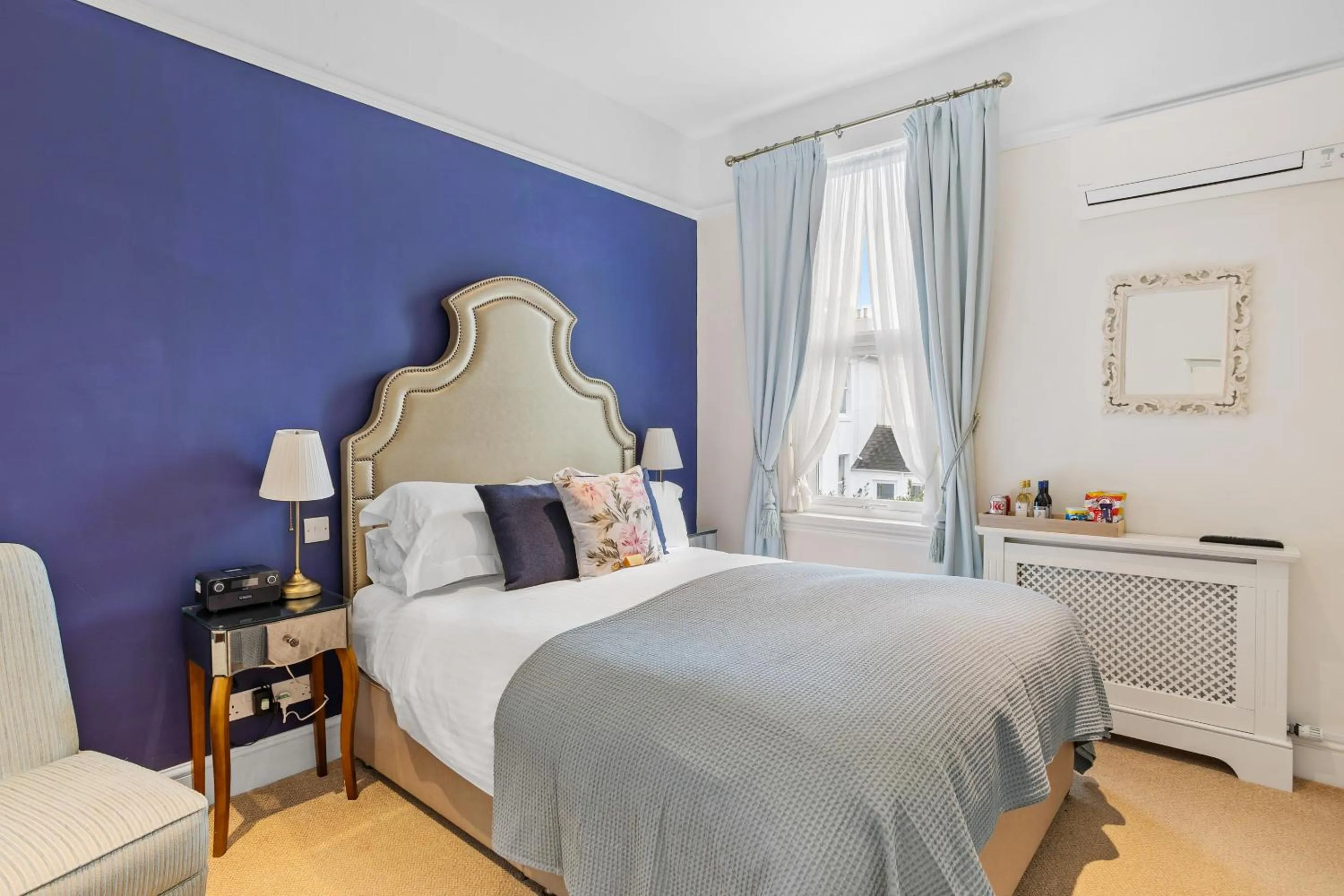 Bedroom, Bed in Kingston House