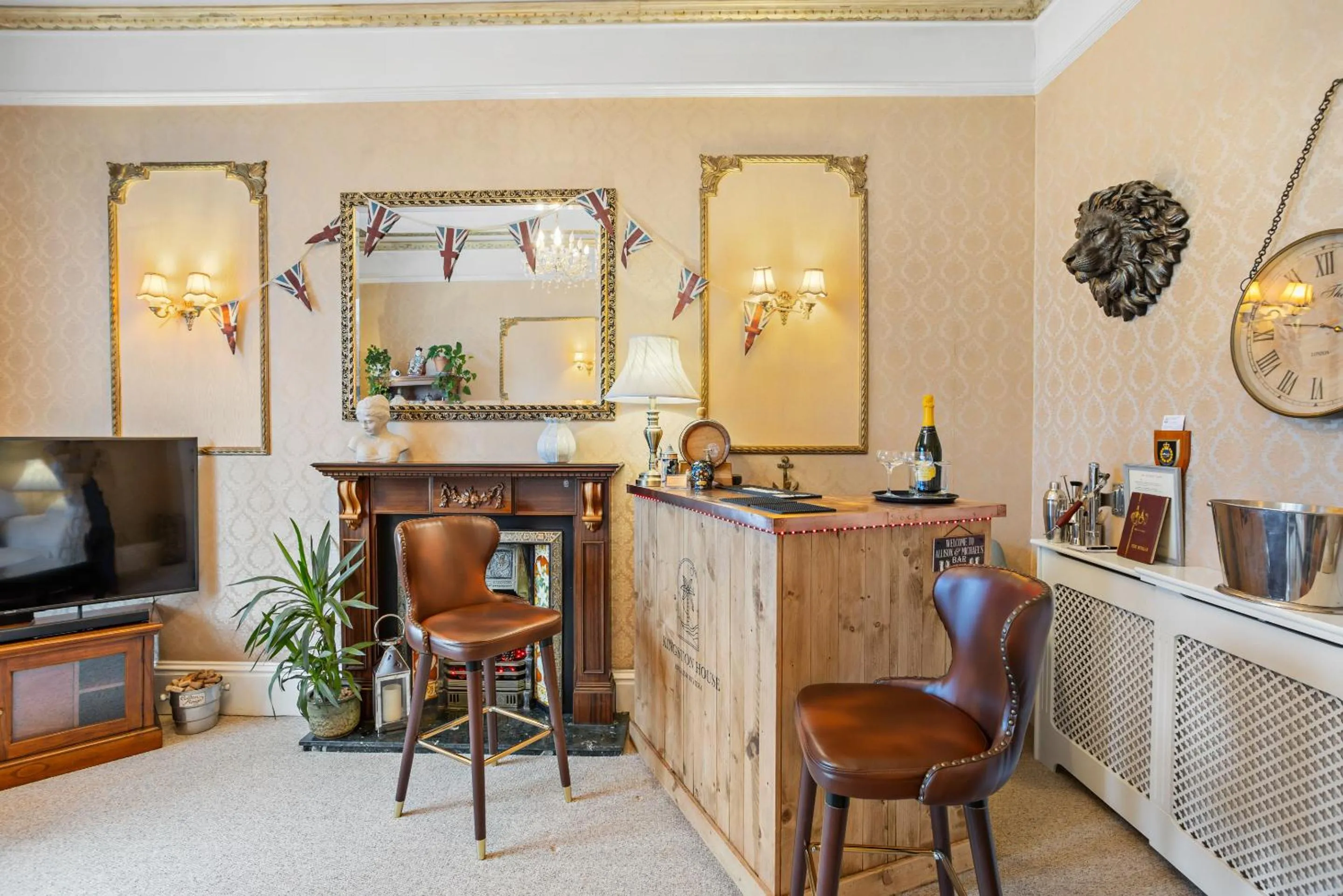 Lounge or bar in Kingston House