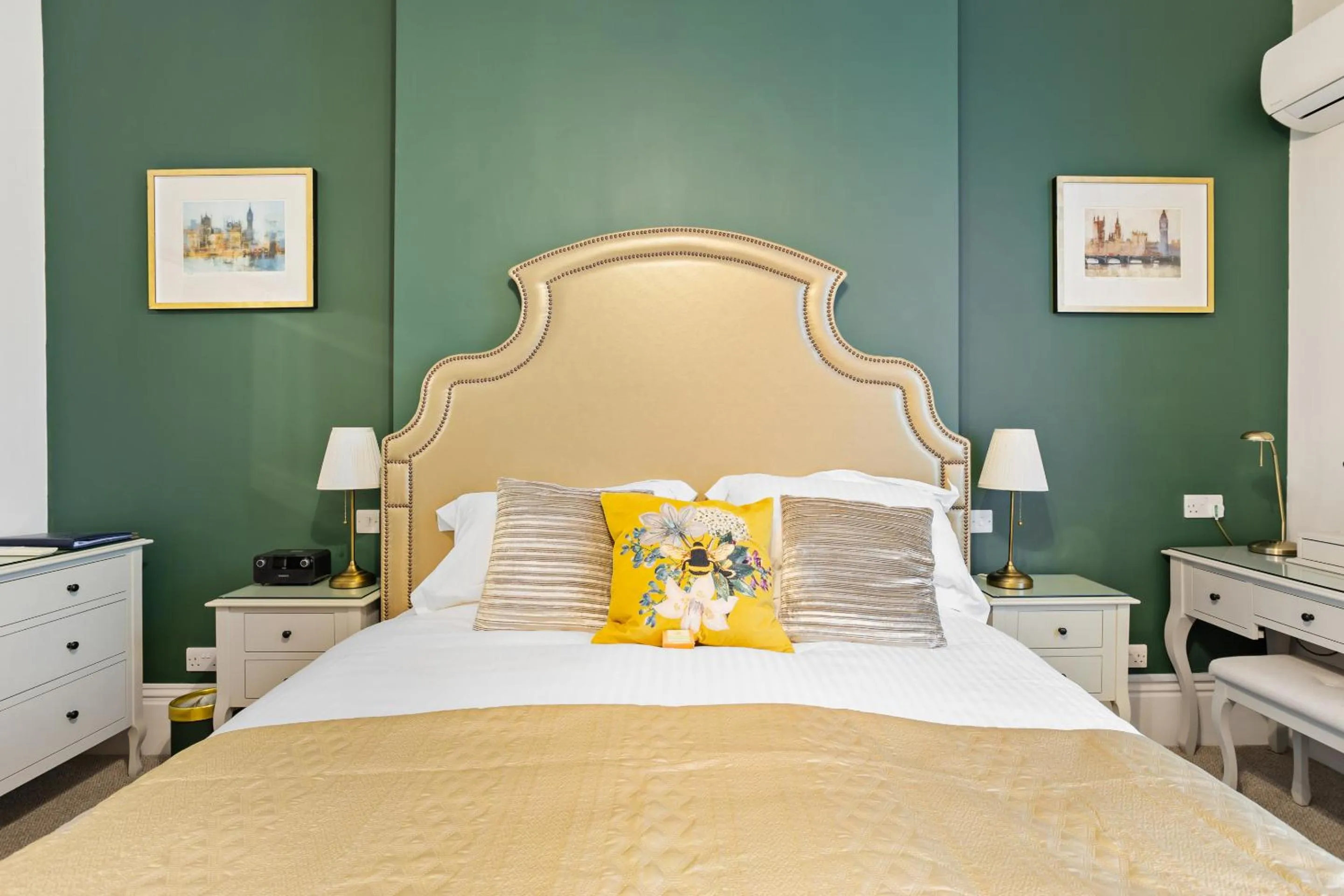 Bedroom, Bed in Kingston House