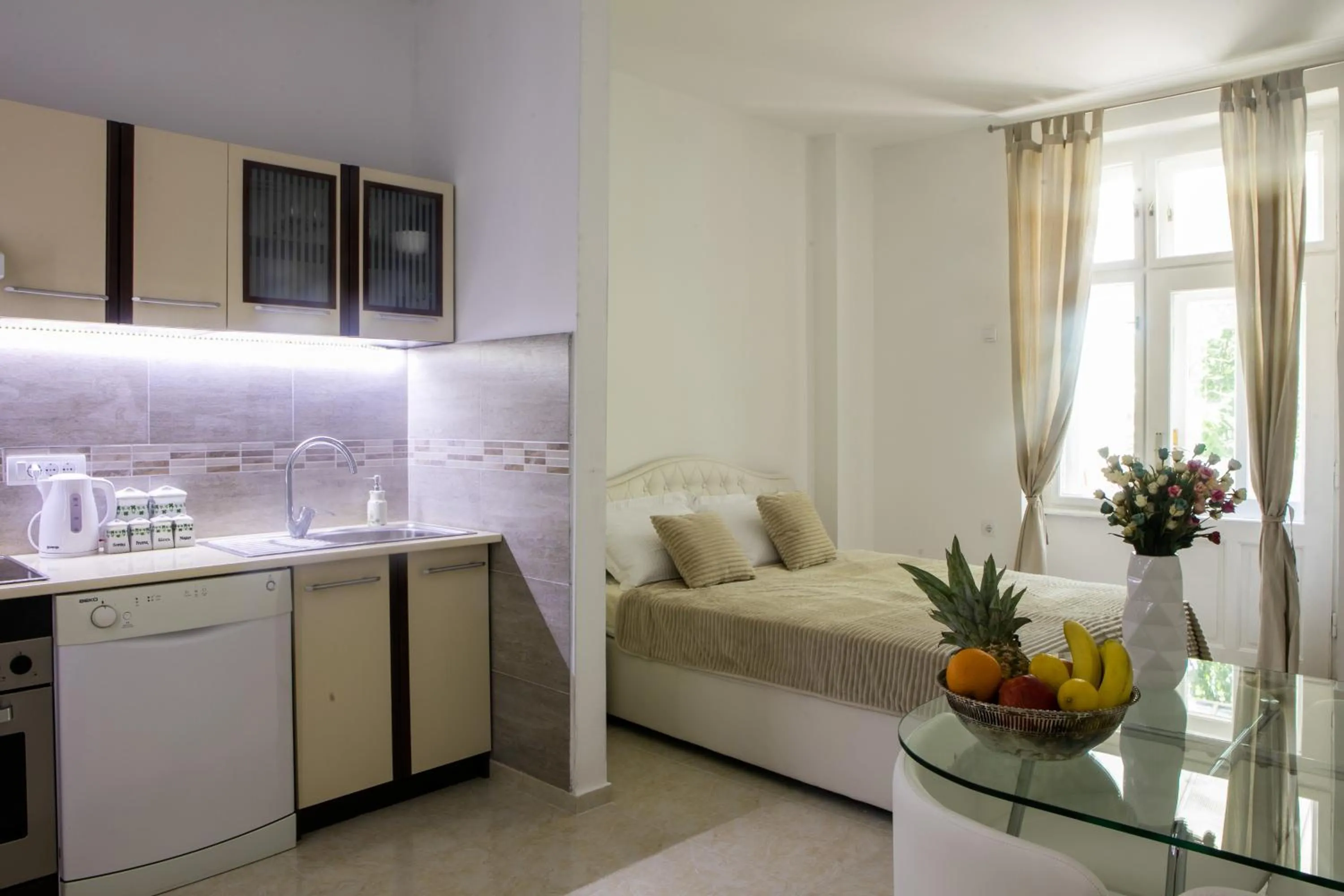 Kitchen or kitchenette in Natalie's Apartment