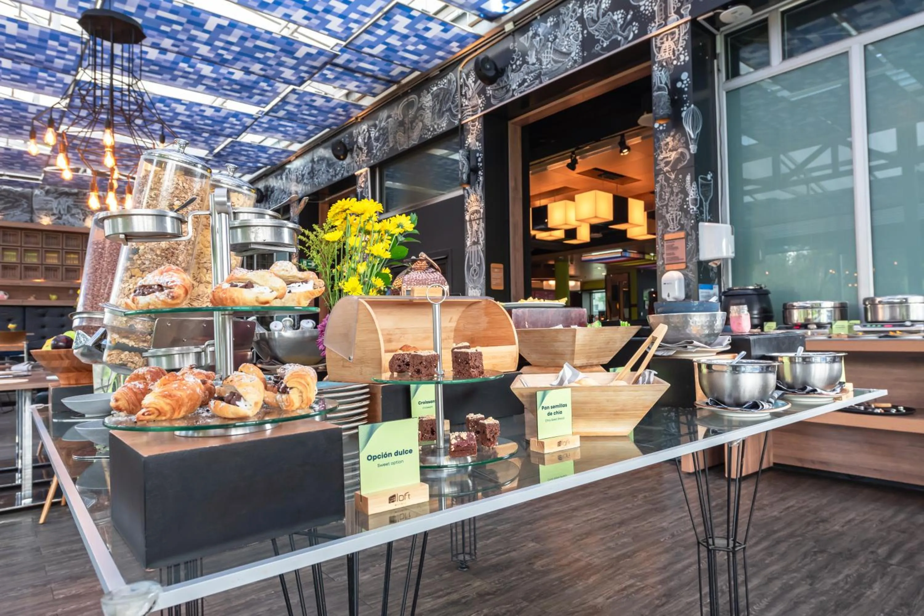 Restaurant/places to eat in Aloft Bogotá Airport