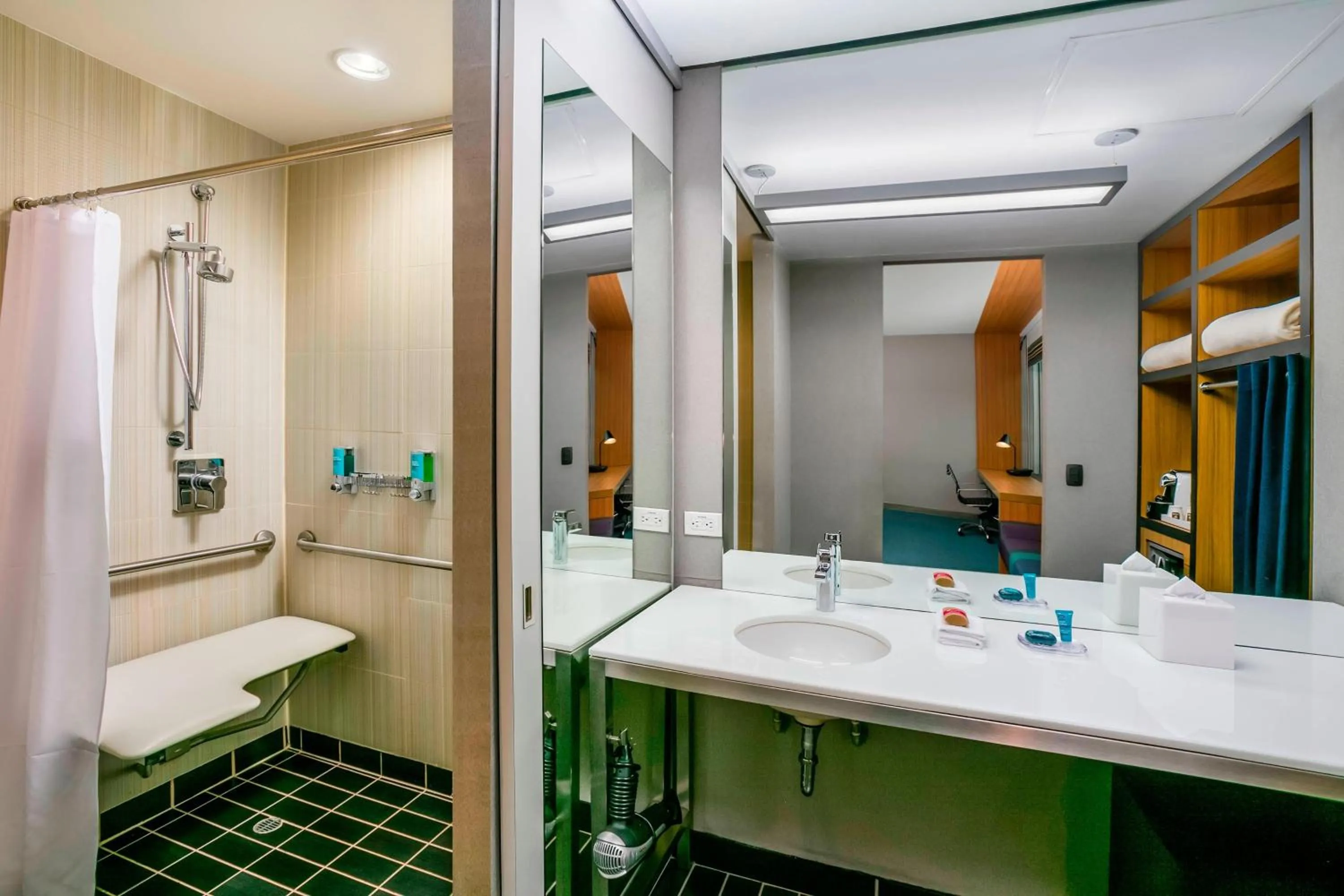 Bathroom in Aloft Bogotá Airport