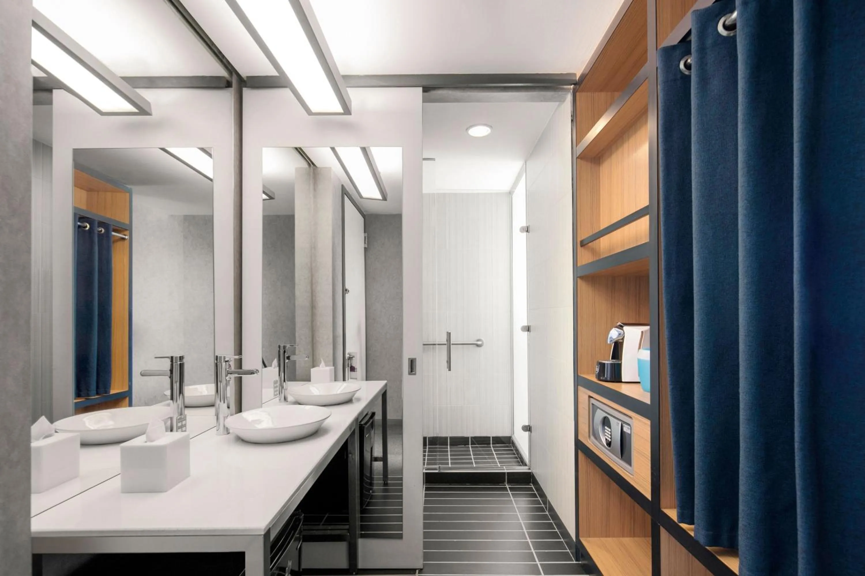 Bathroom in Aloft Bogotá Airport