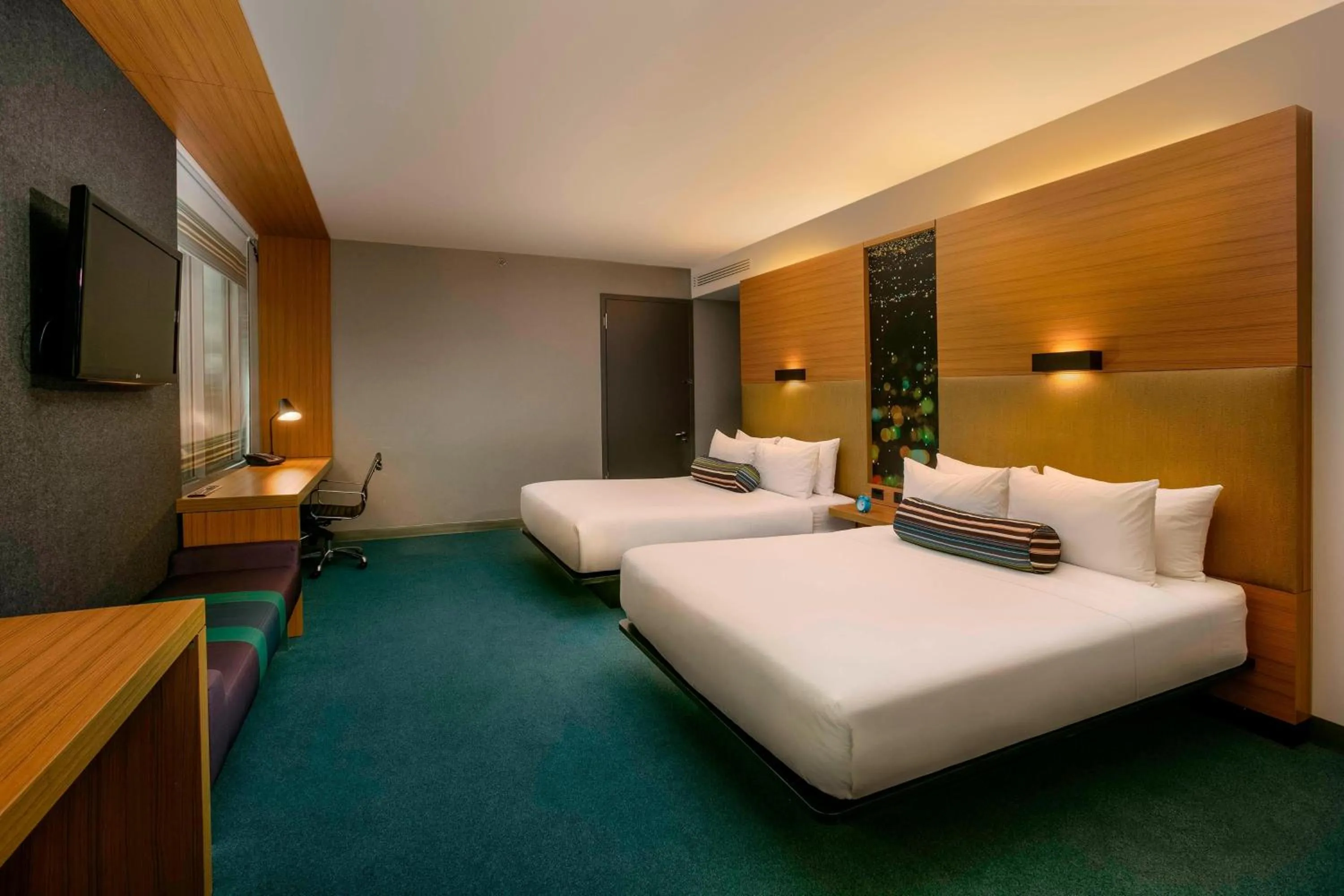 Photo of the whole room, Bed in Aloft Bogotá Airport