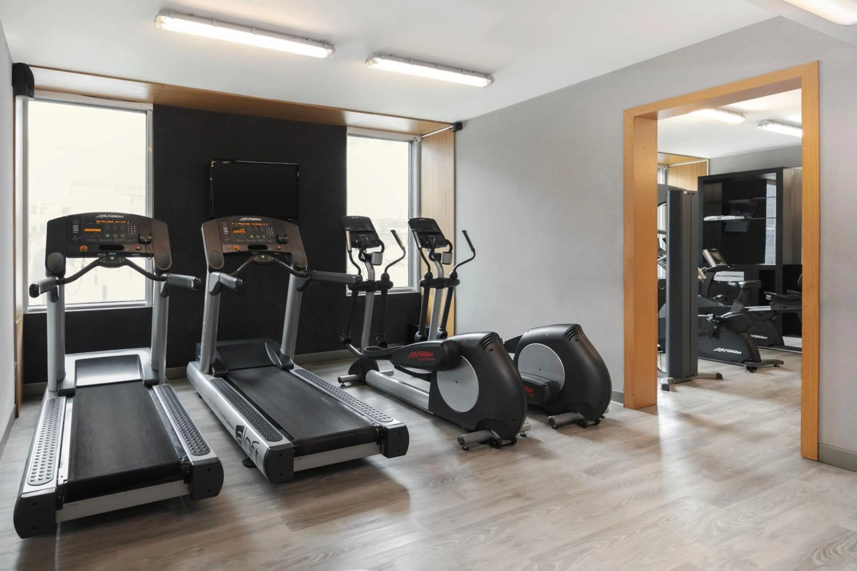 Fitness centre/facilities in Aloft Bogotá Airport