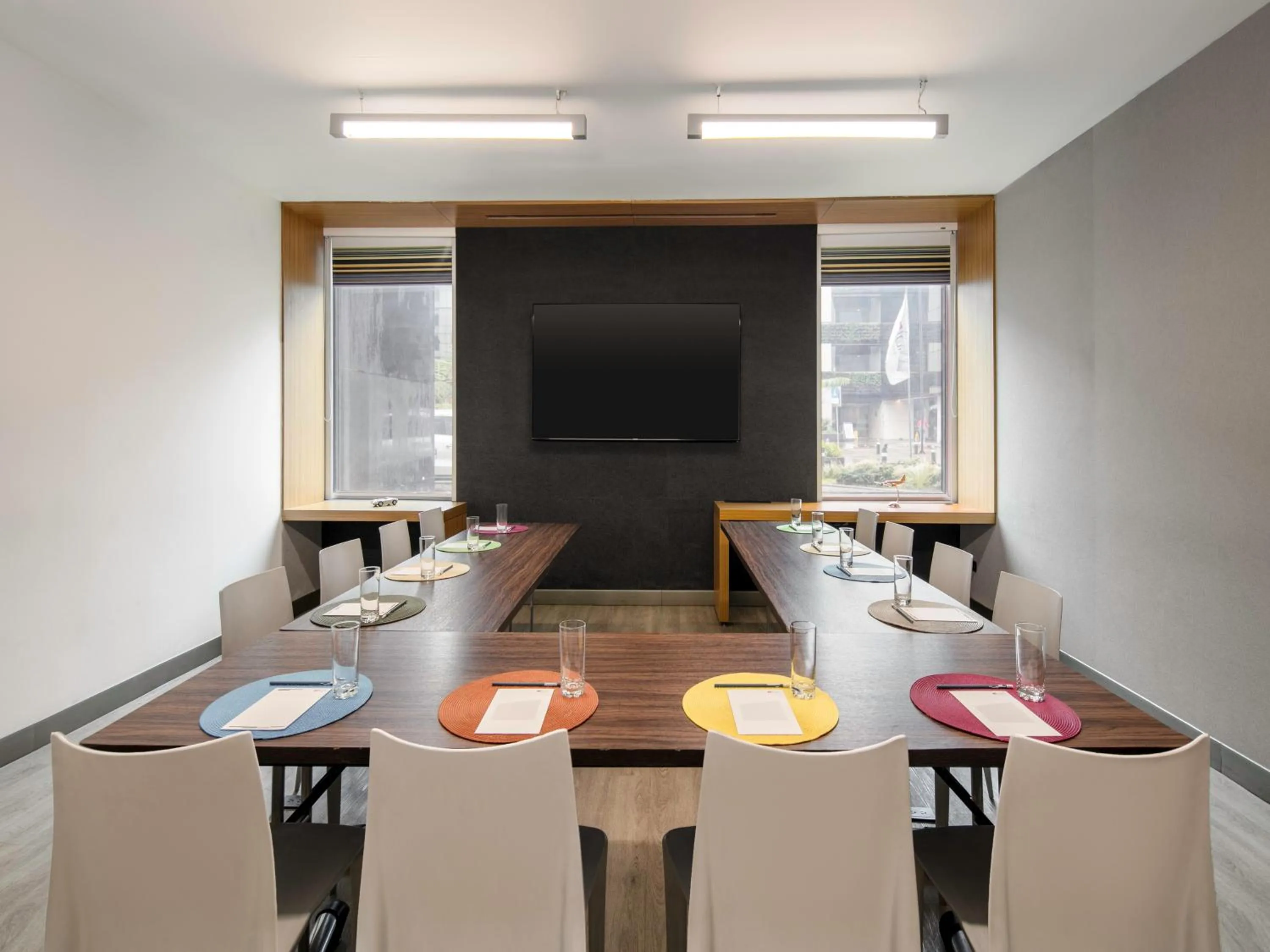 Meeting/conference room in Aloft Bogotá Airport