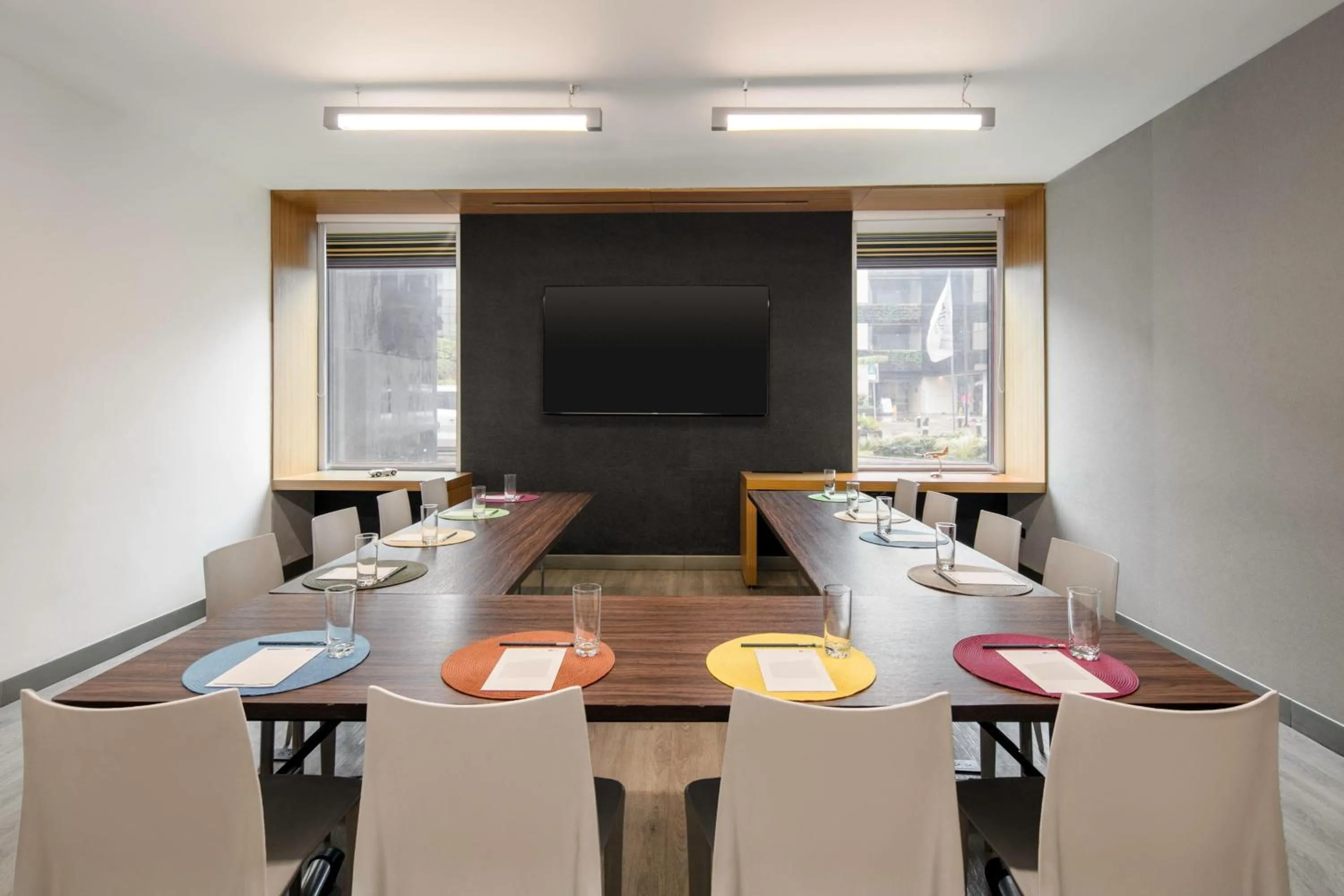 Meeting/conference room in Aloft Bogotá Airport
