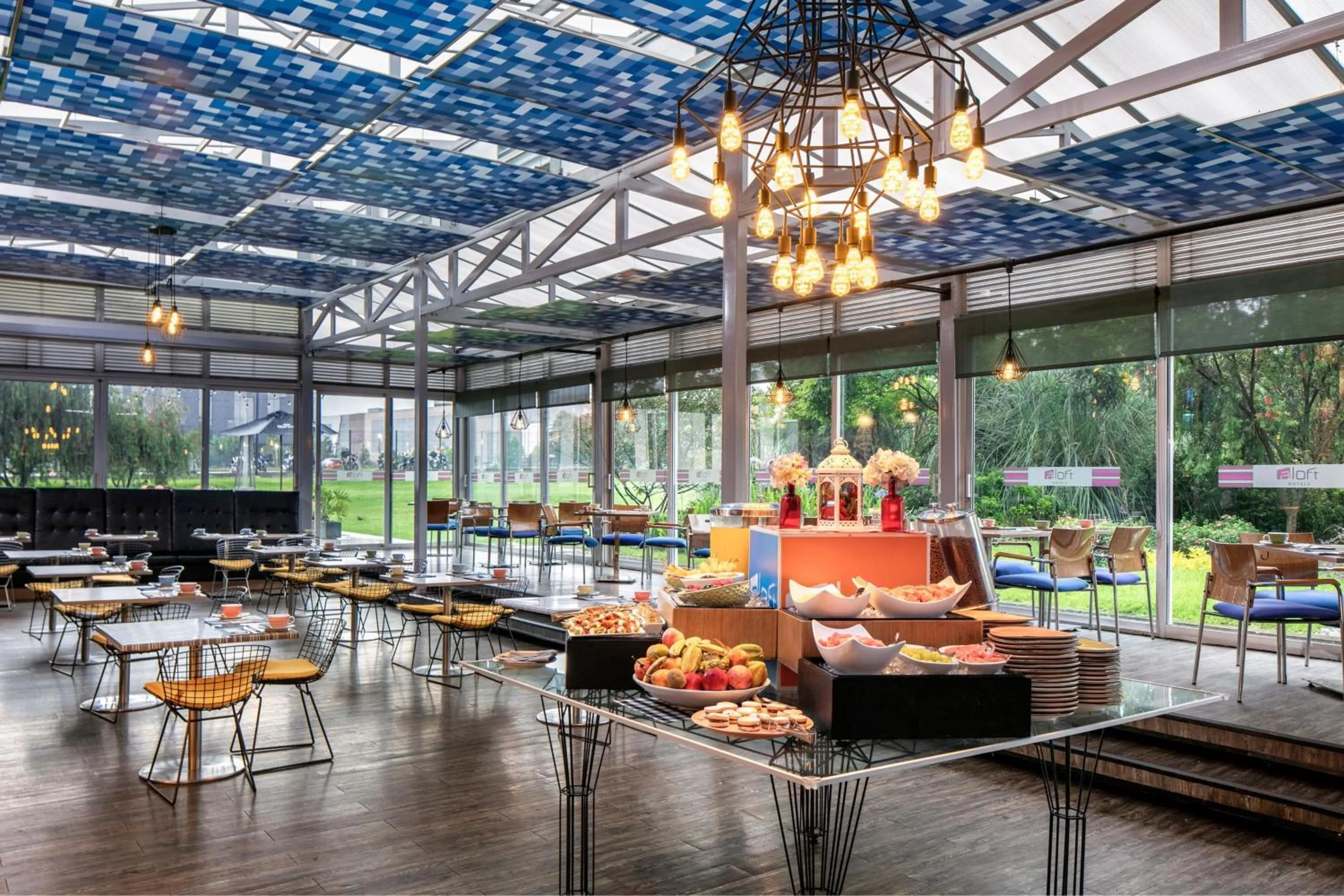 Restaurant/places to eat in Aloft Bogotá Airport