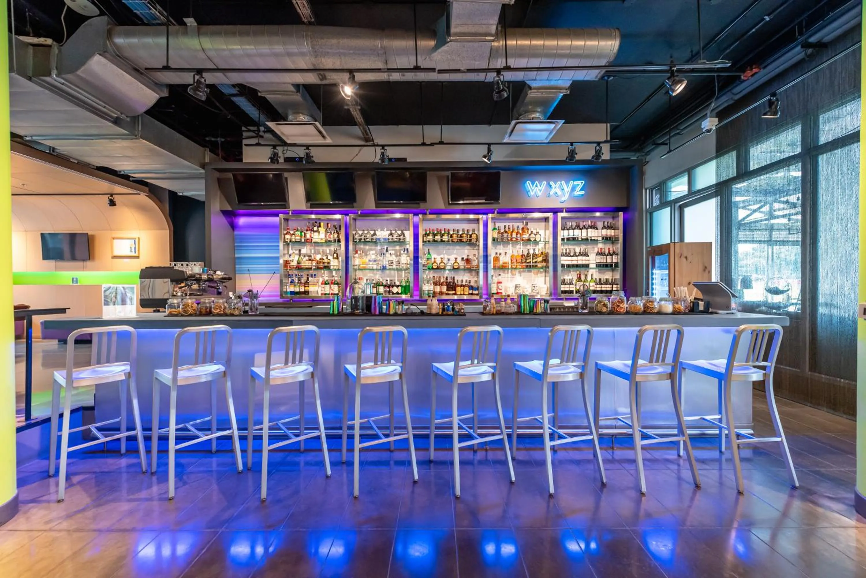 Lounge or bar in Aloft Bogotá Airport