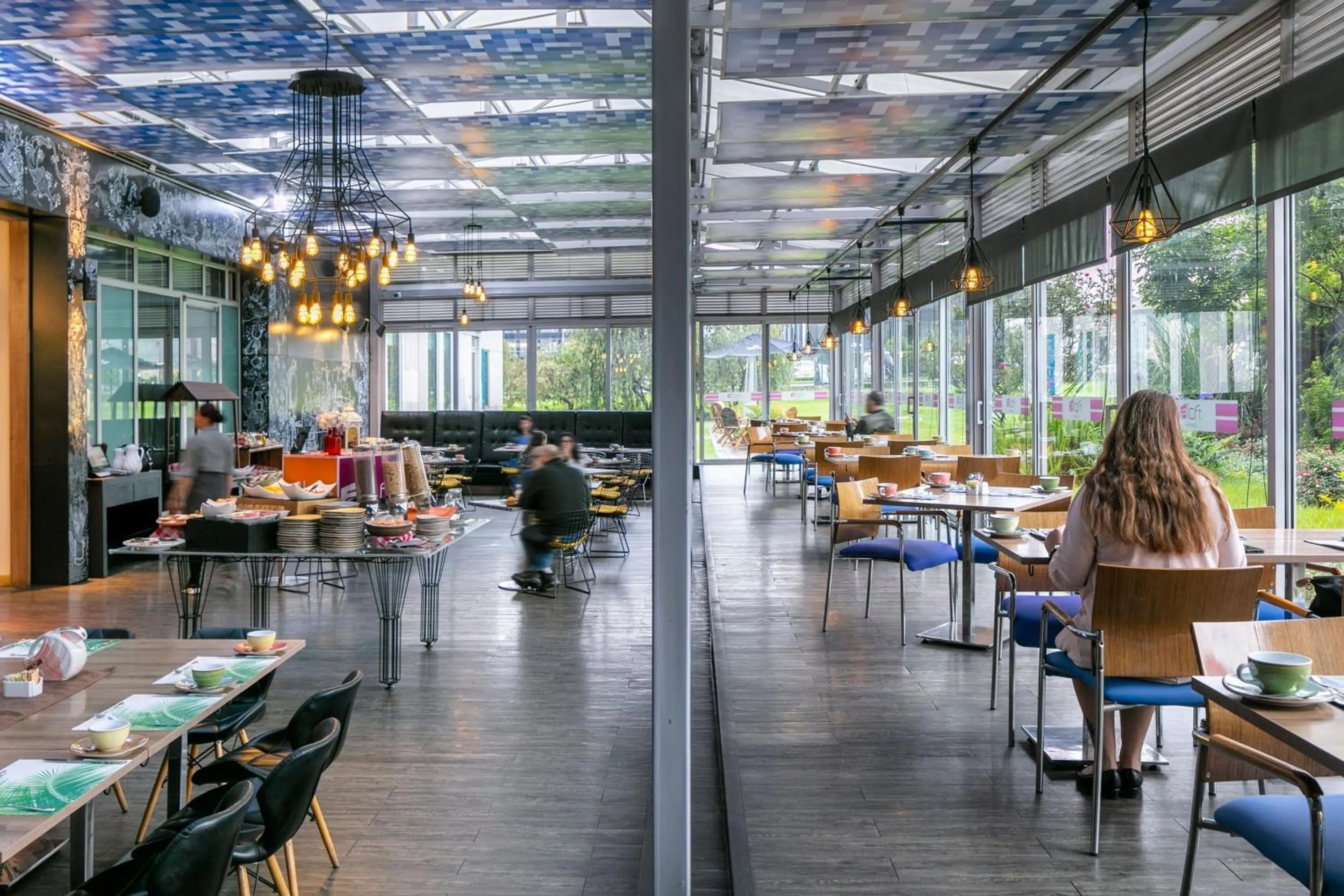 Restaurant/places to eat in Aloft Bogotá Airport