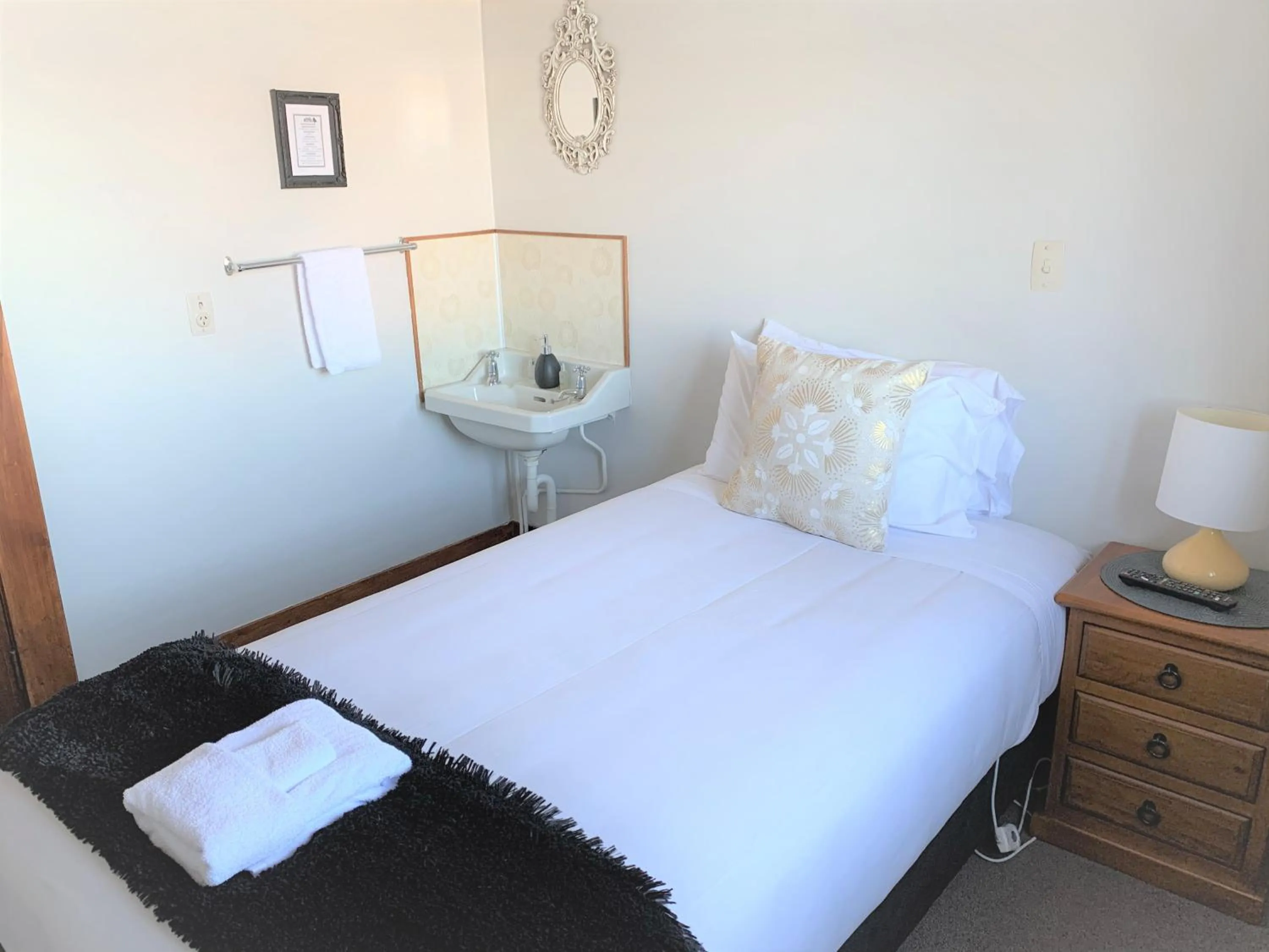 Bed in Ranfurly Hotel