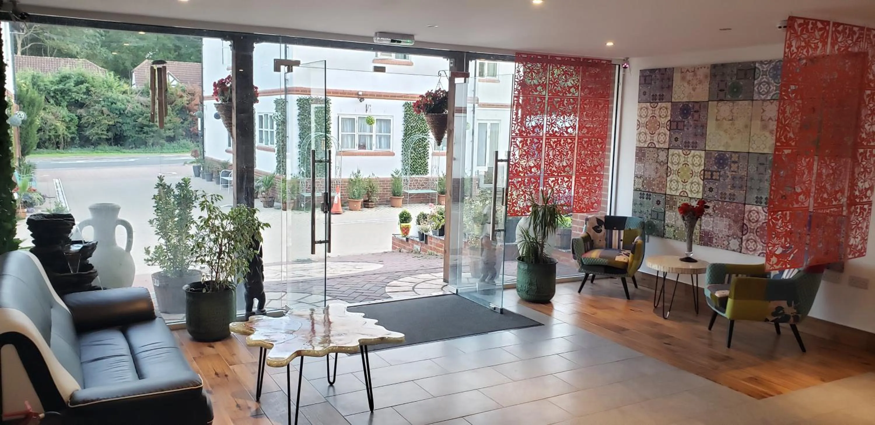 Facade/entrance in Stansted Airport Lodge