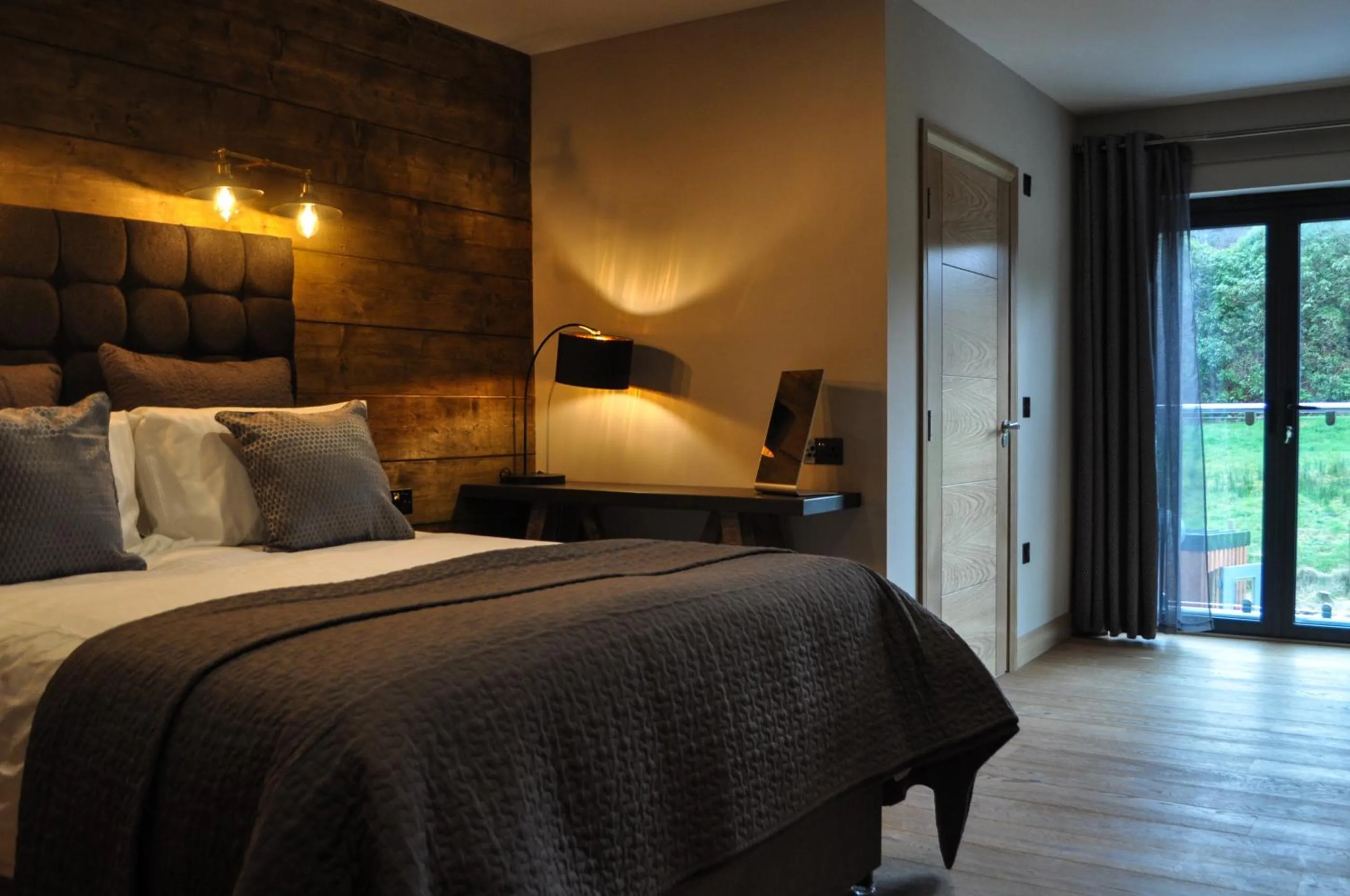 Photo of the whole room, Bed in The Corran