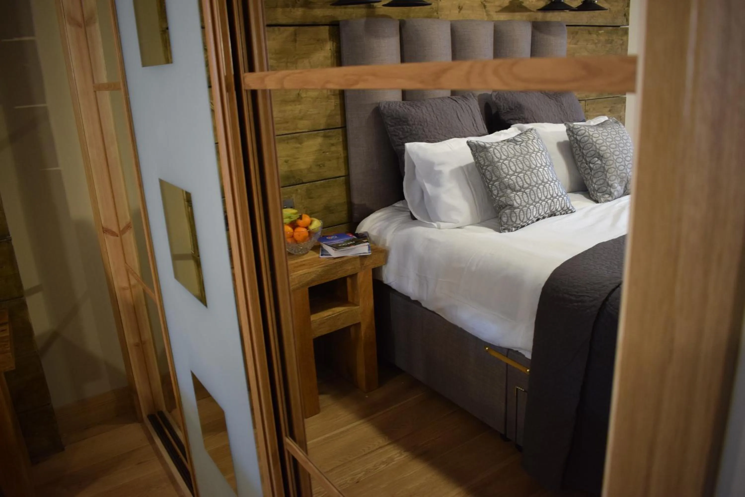 Bedroom, Bed in The Corran