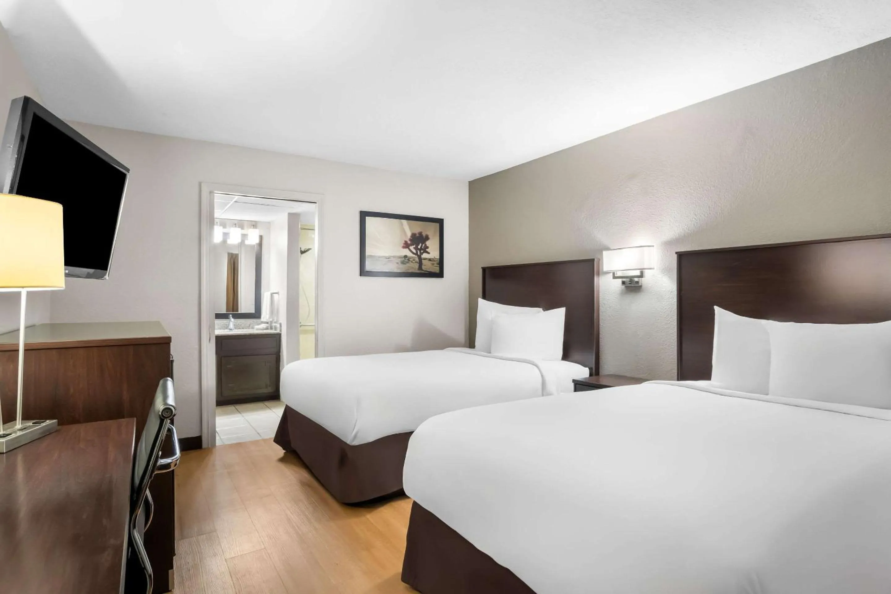 Bedroom, Bed in Rodeway Inn Waco Downtown near University