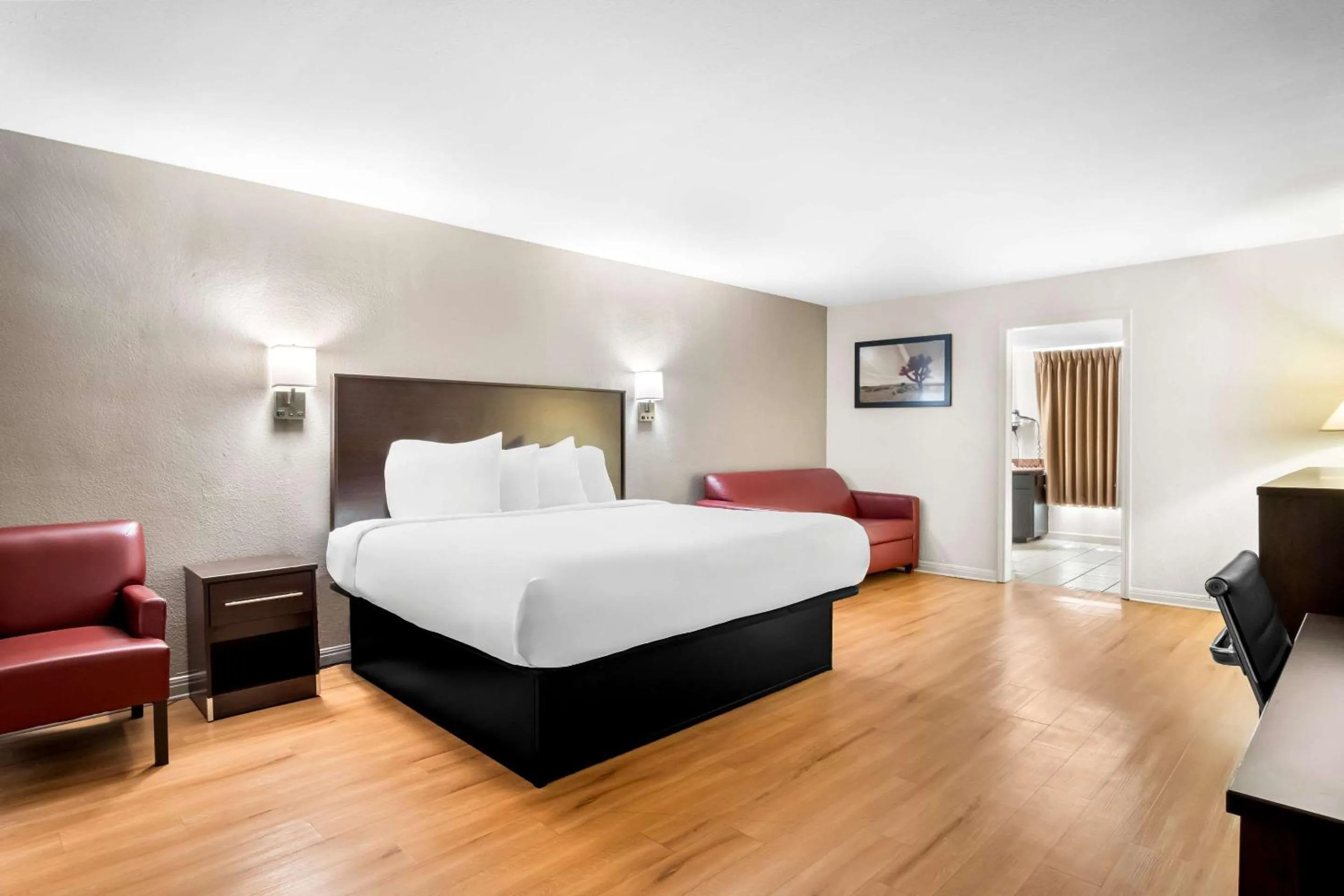 Bedroom, Bed in Rodeway Inn Waco Downtown near University