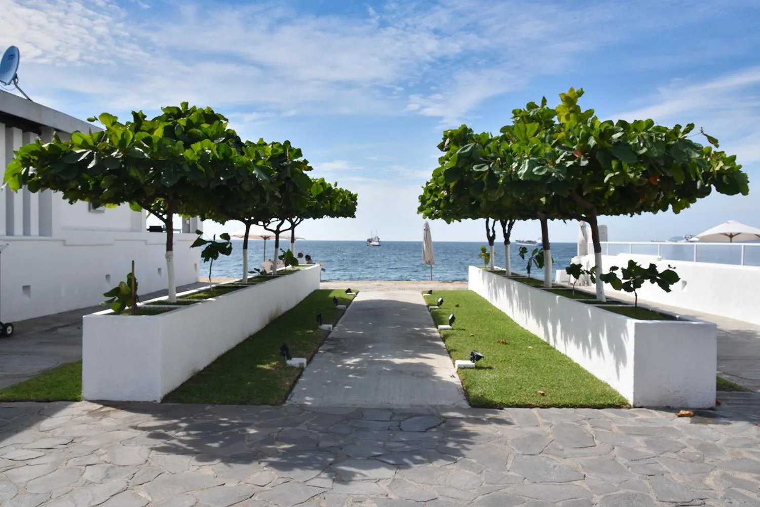 Beach in Best Western Plus Luna del Mar