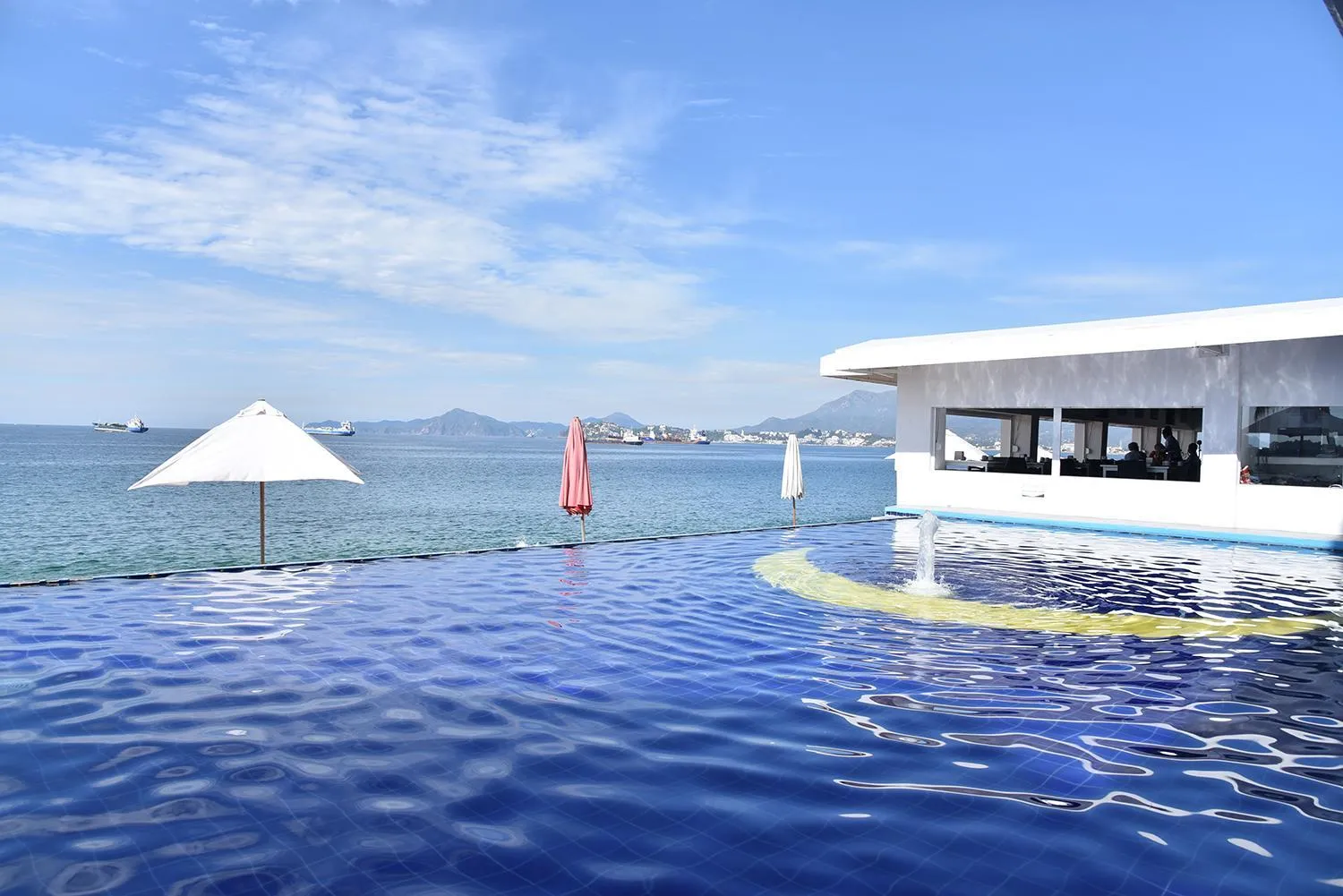 Swimming pool in Best Western Plus Luna del Mar