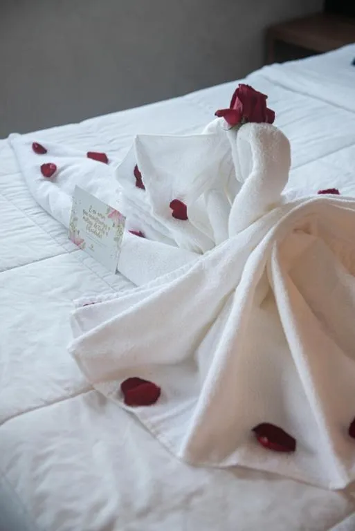 Bed in Malibu Plaza Hotel