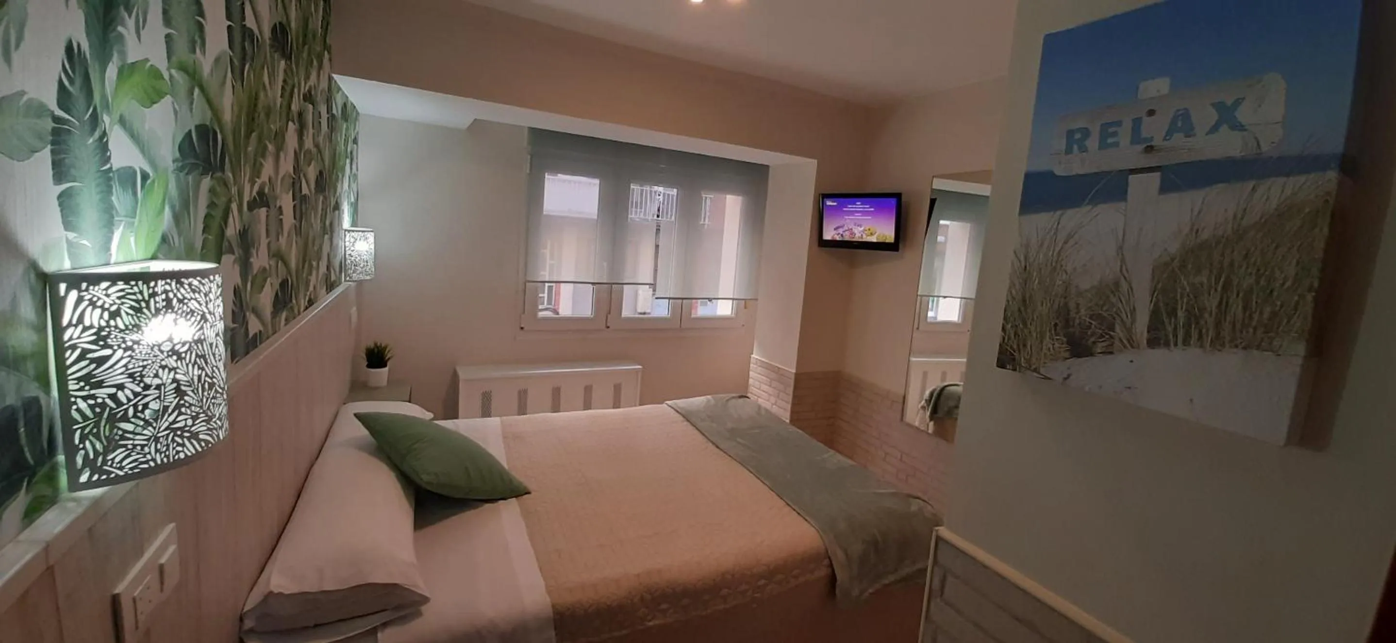 Photo of the whole room in Hostal Verdemar