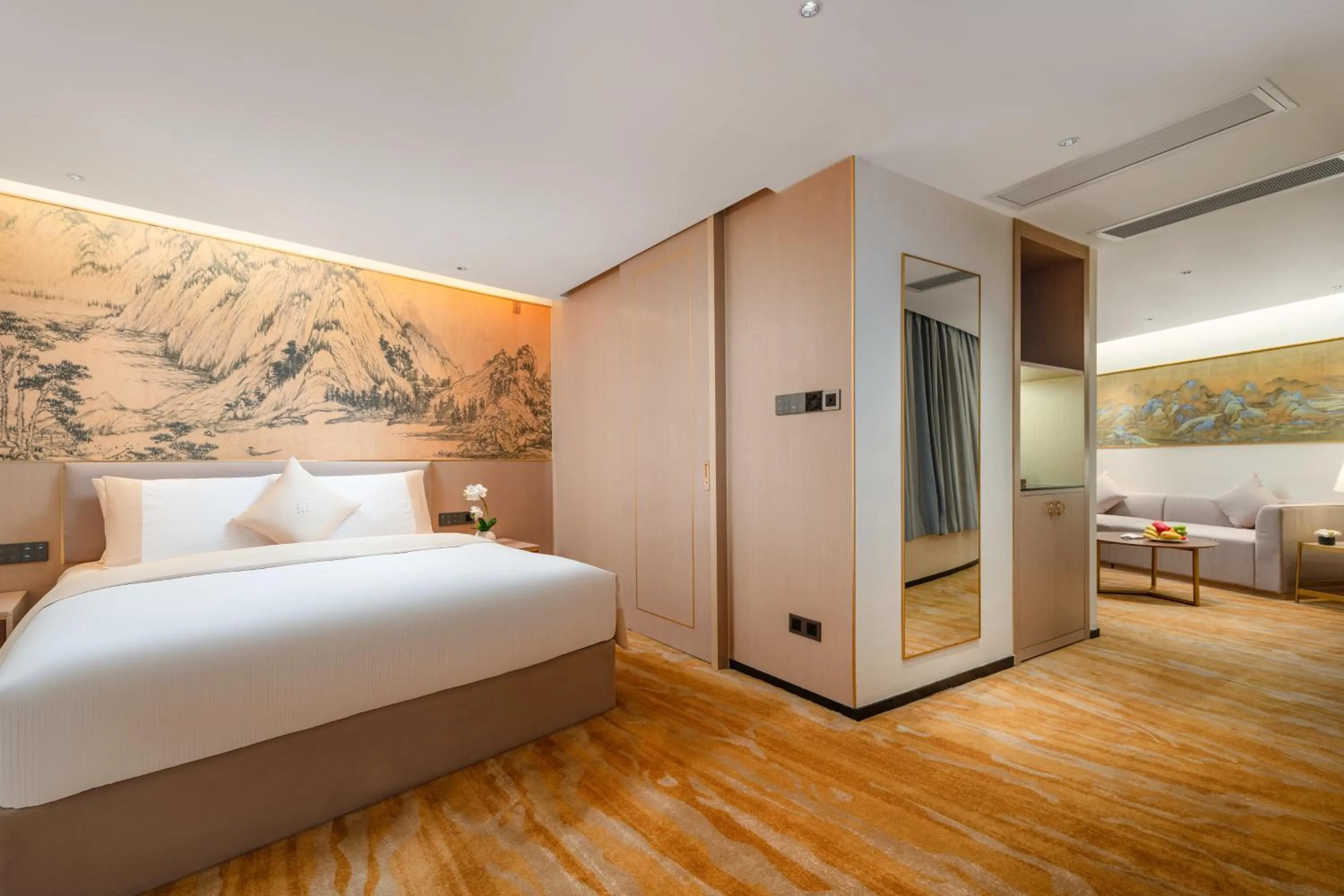 Photo of the whole room, Bed in Guangzhou Wogo Yuanbao Hotel-Zhujiang New Town