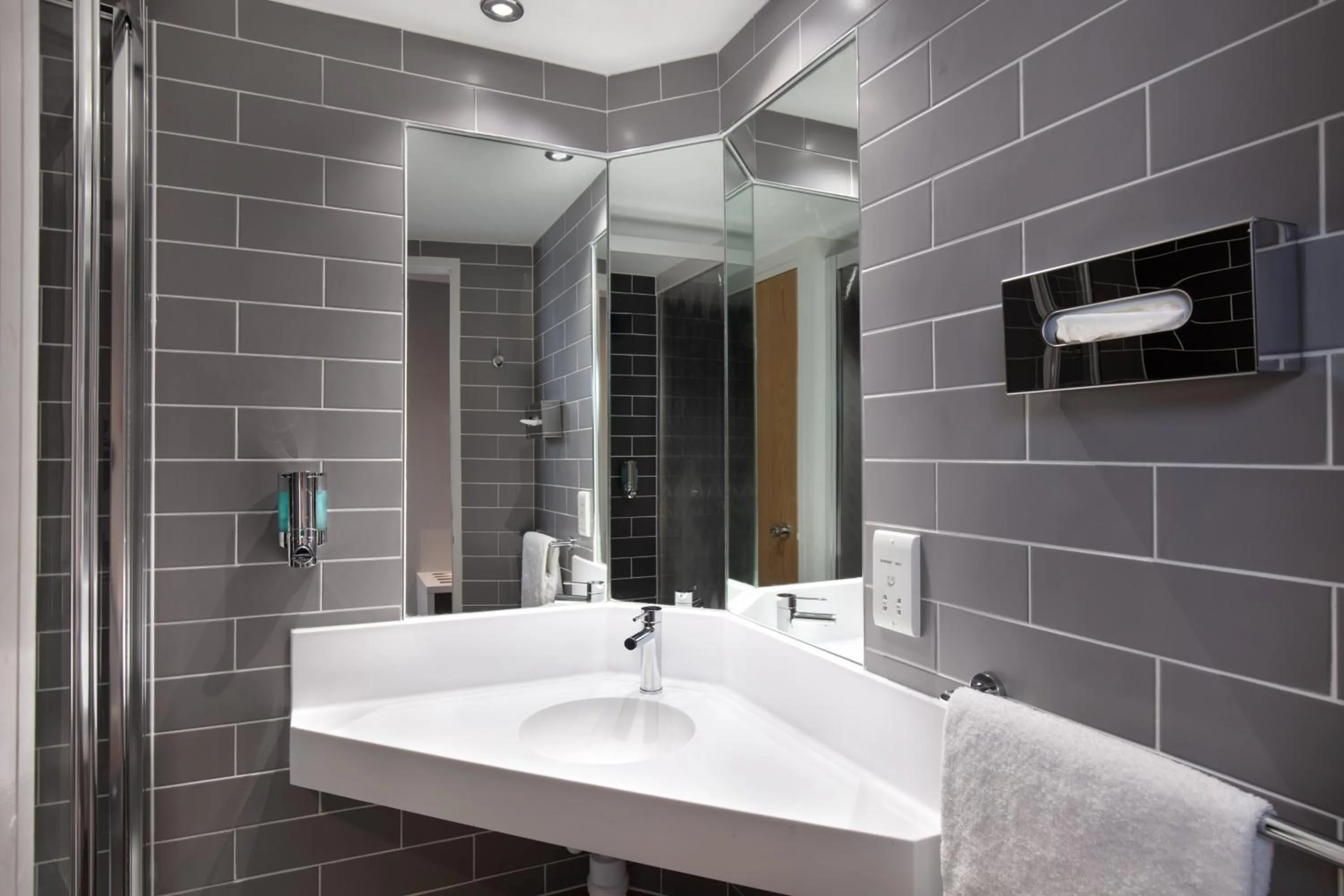 Bathroom in Holiday Inn Express Strathclyde Park M74, Jct 5 by IHG