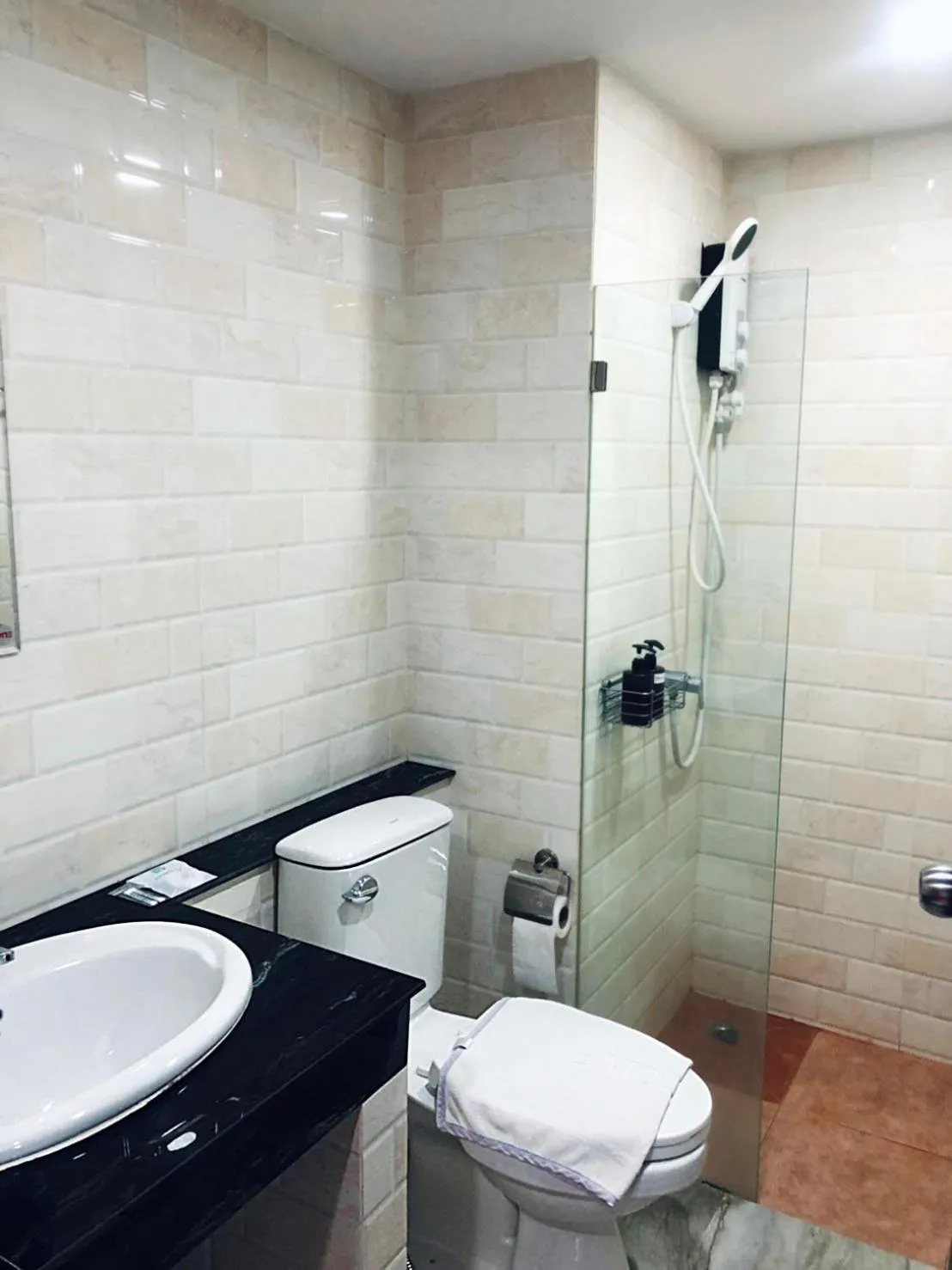 Toilet in B and Y Residence